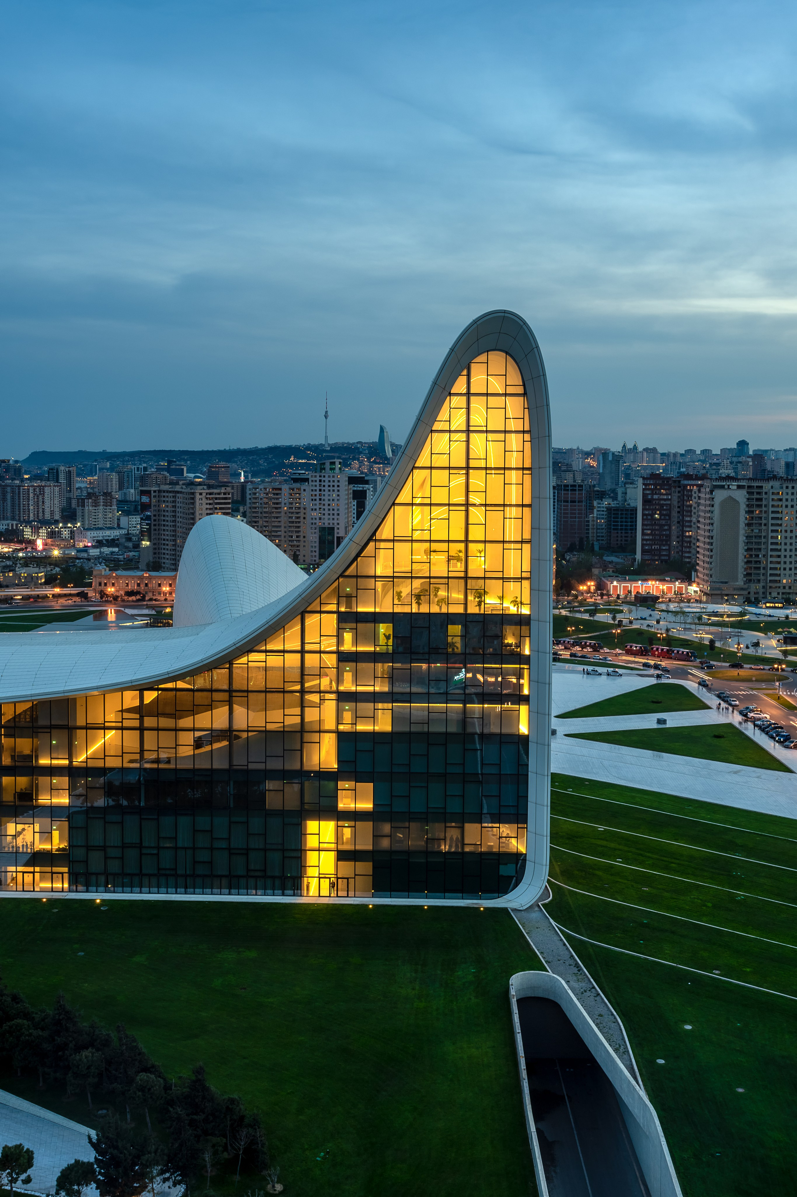 Heydar Aliyev Center | Baku. Архитектурный фотограф Кирилл Цыбенко. Работаю в Москве, по всей России и Миру