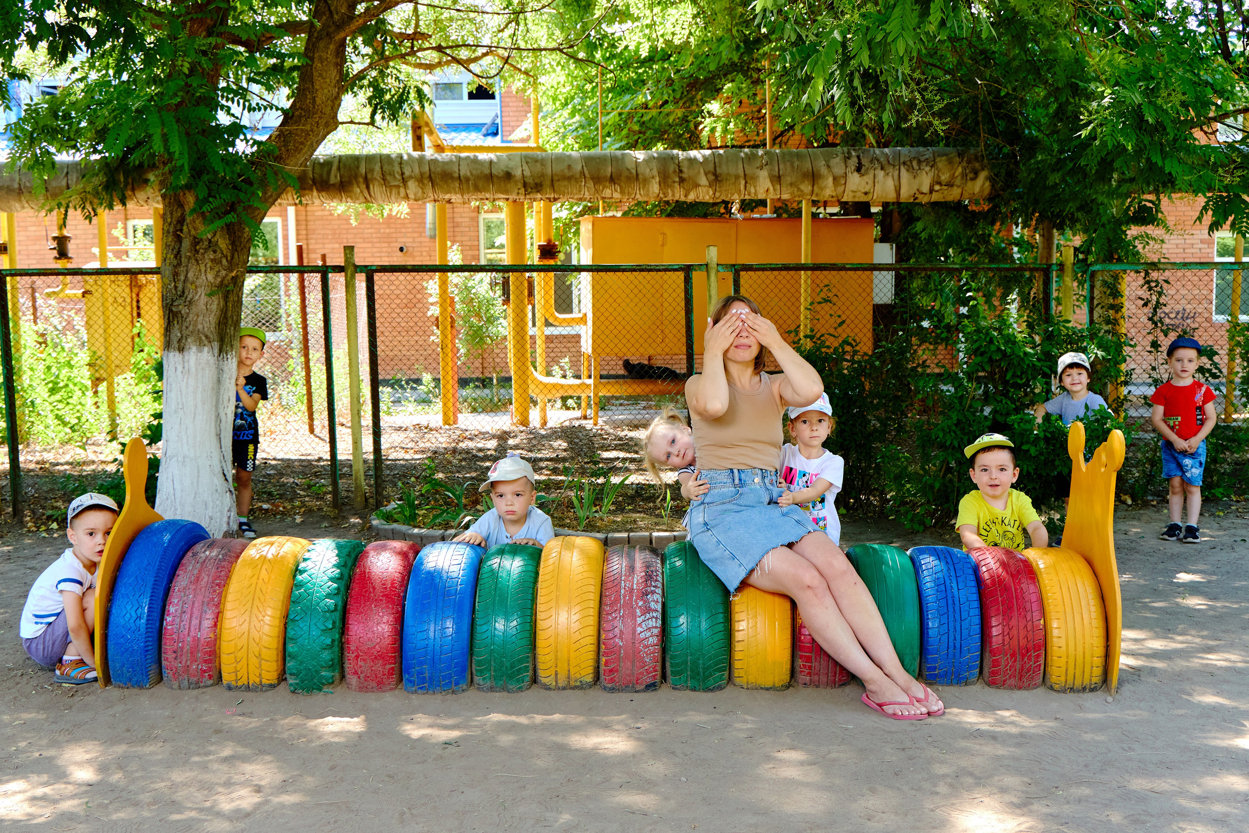 Пример летней съёмки в детском саду № 92 младшая группа Ромашки. Фотограф Выпускные альбомы Таганрог Сергей Коробченко