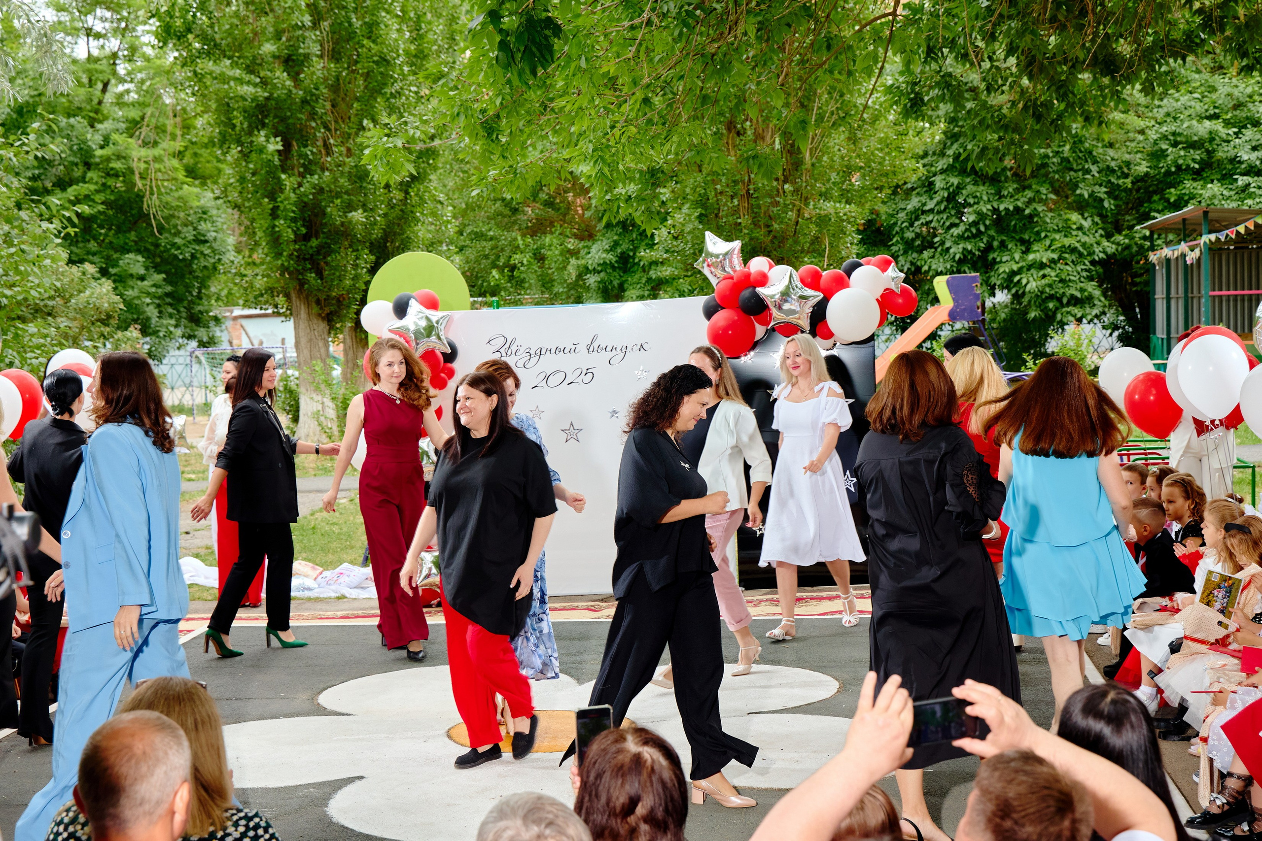 Выпускной 45 сад. Фотограф Выпускные альбомы Таганрог Сергей Коробченко