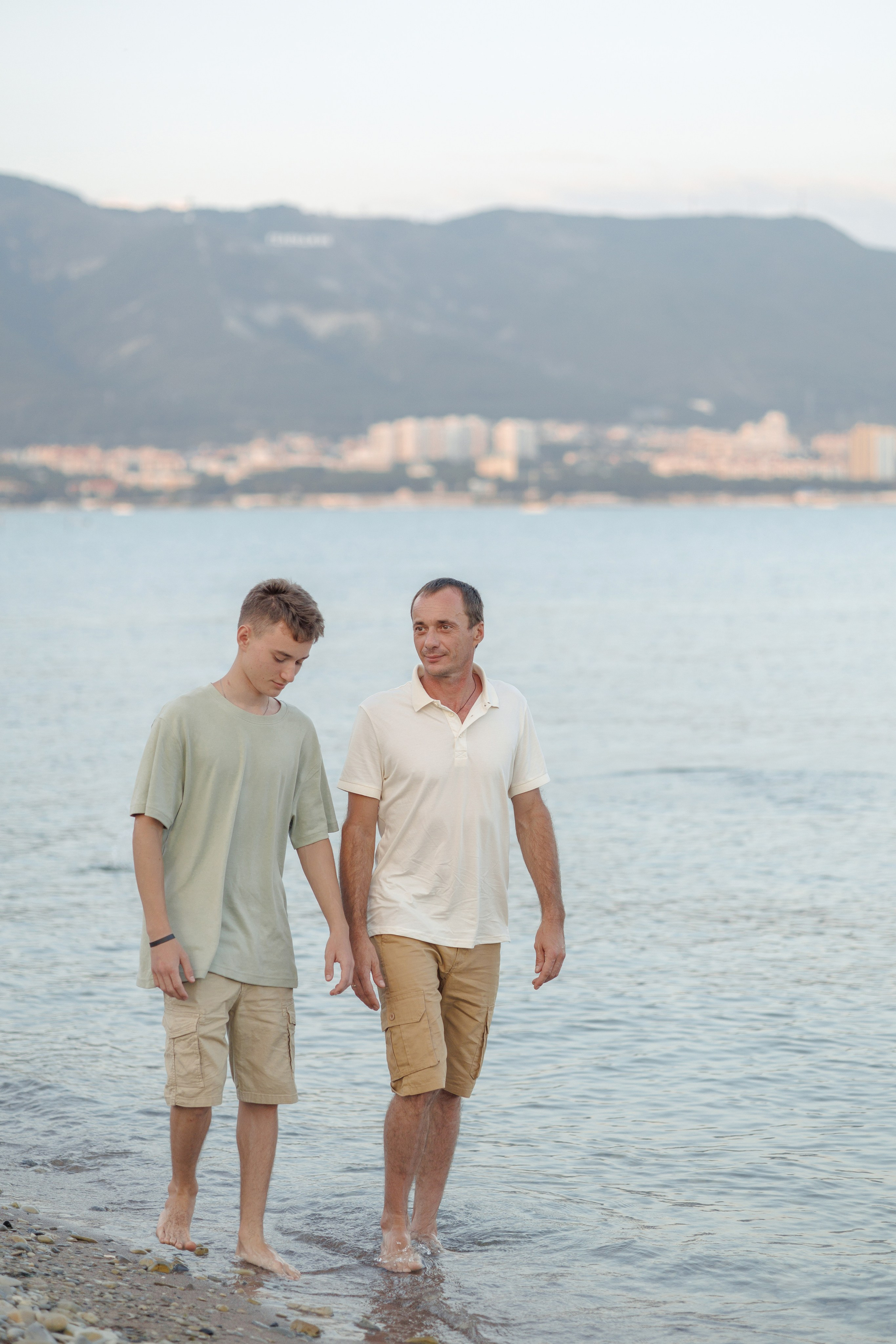 Семейная прогулка на Тонком мысу. Семейный и портретный фотограф в Геленджике Любовь Бодрова