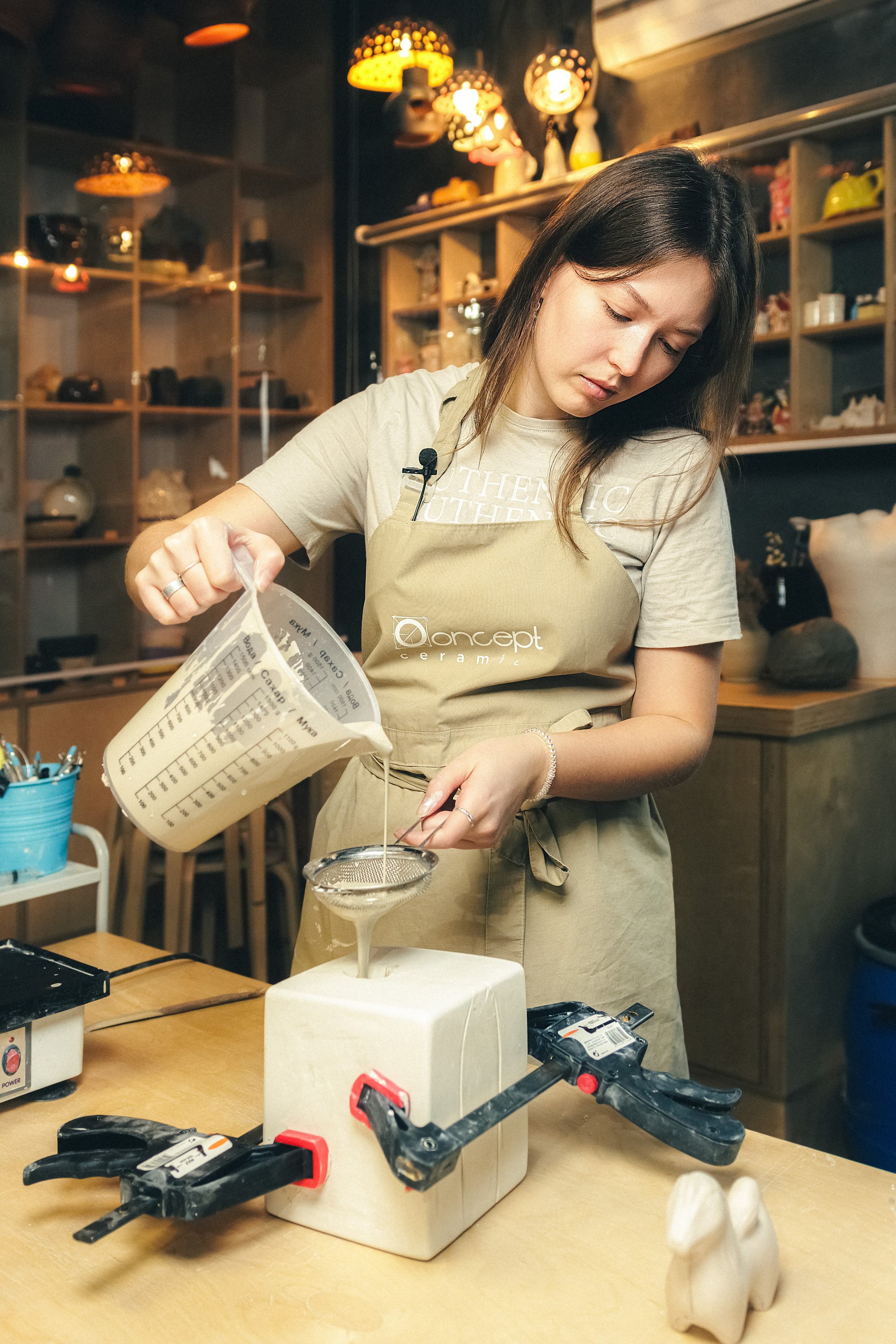 процесс создания керамики в мастерской Concept ceramics в Уфе фотограф