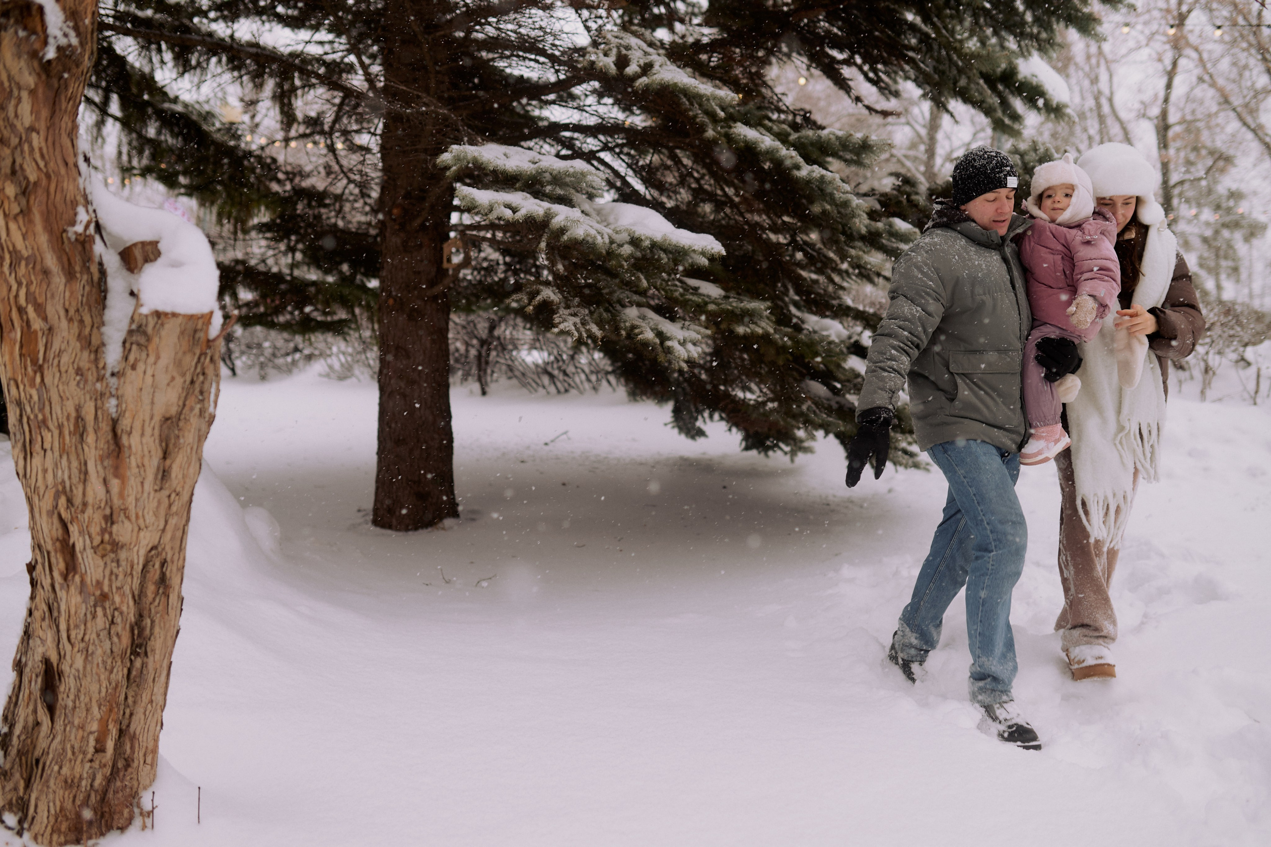 Андрей, Леся и Василиса в снежном парке. Семейный и свадебный lifestyle-фотограф в Москве Мария Петрова