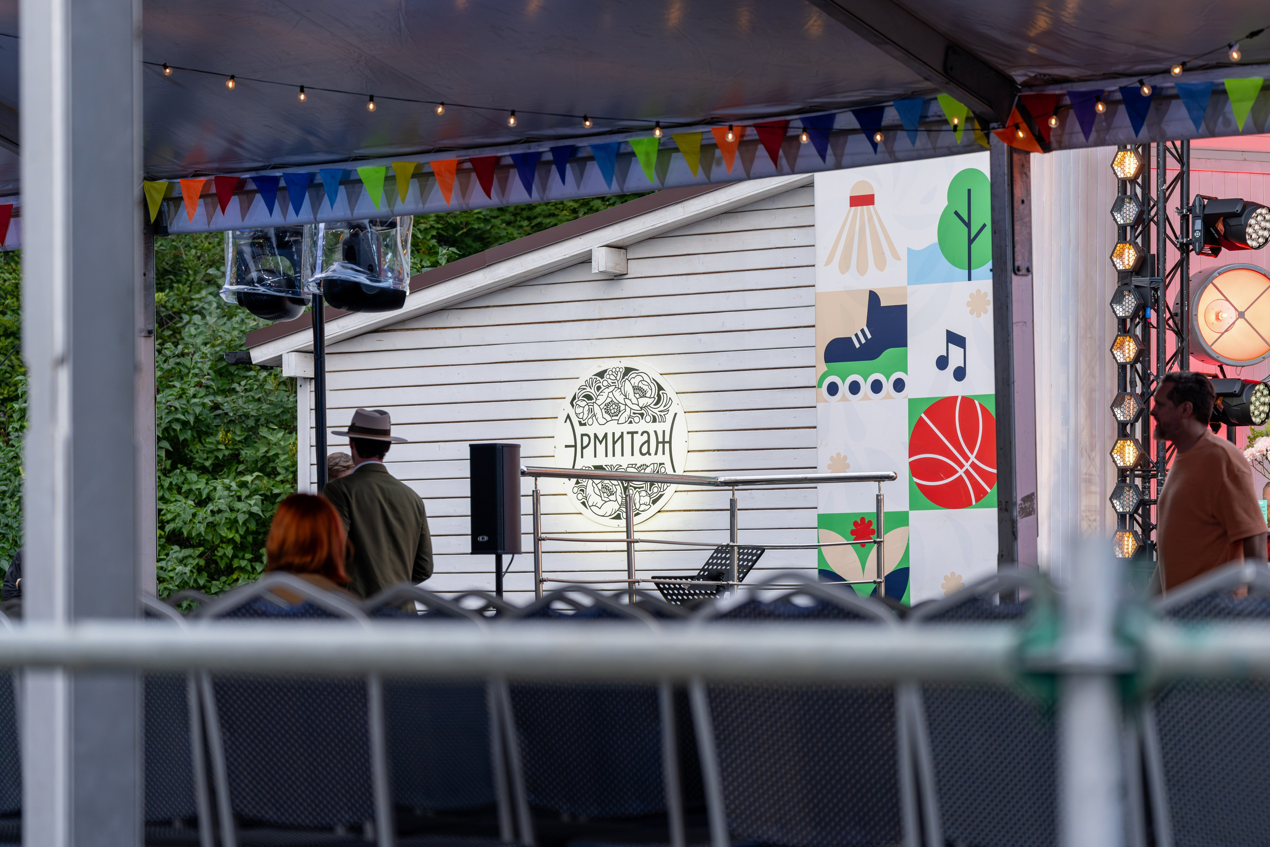 Беспринципные чтения в саду Эрмитаж