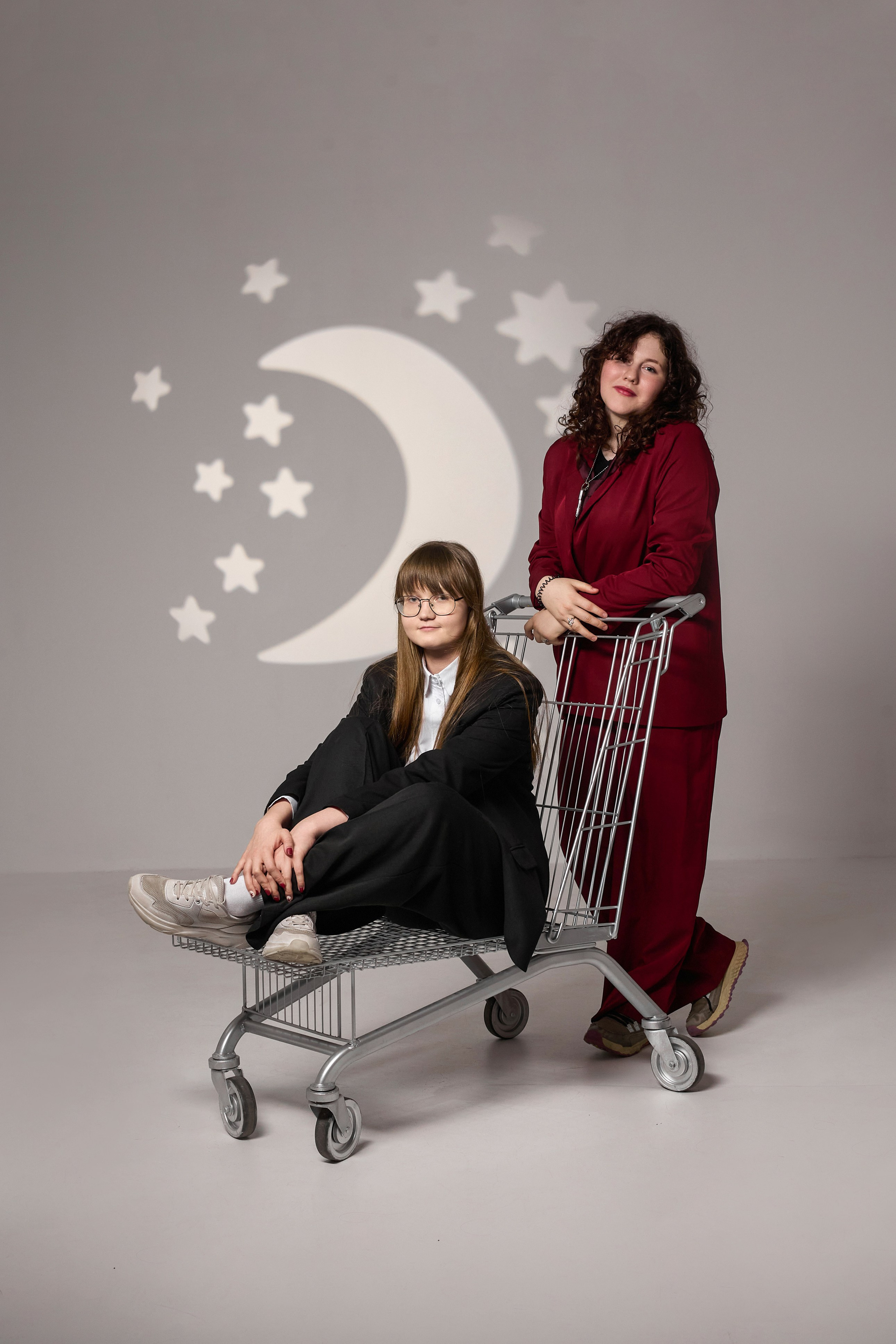 Заказать выпускной школьный альбом Тюмень. Выпускные альбомы в Тюмени для школ, садов, вузов спортивных секций