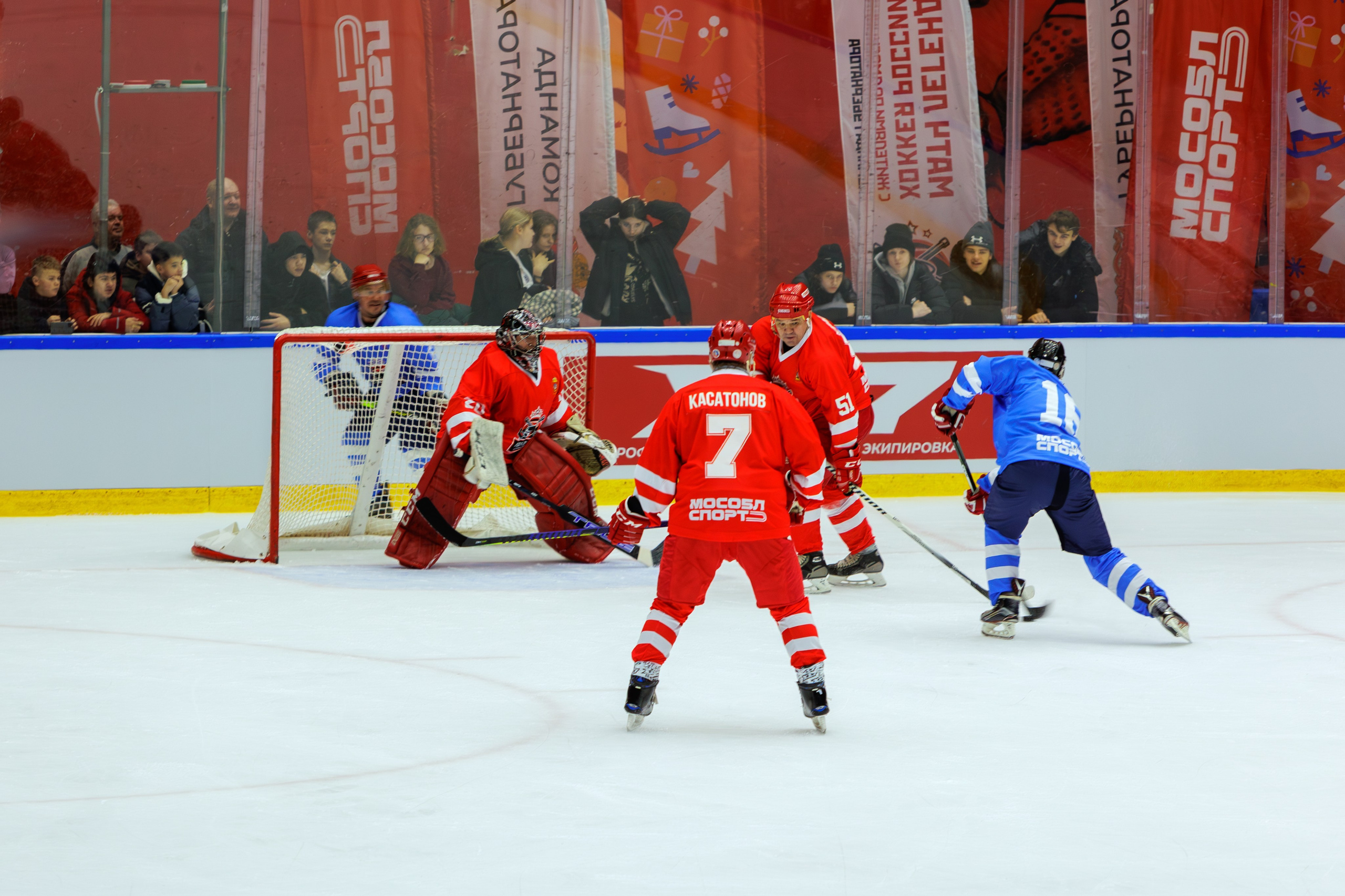 Первый матч Легенд в 2025 году. Выпускные альбомы и школьный фотограф в Подольске, Троицке, Щербинке, Москве и Московской области