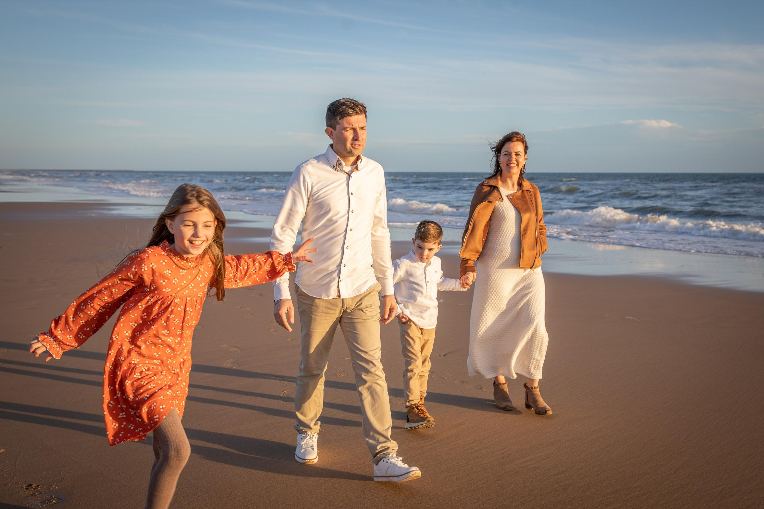 Three Generations by the Ocean. Professional Photographer in Portugal. Oksana Lomnova