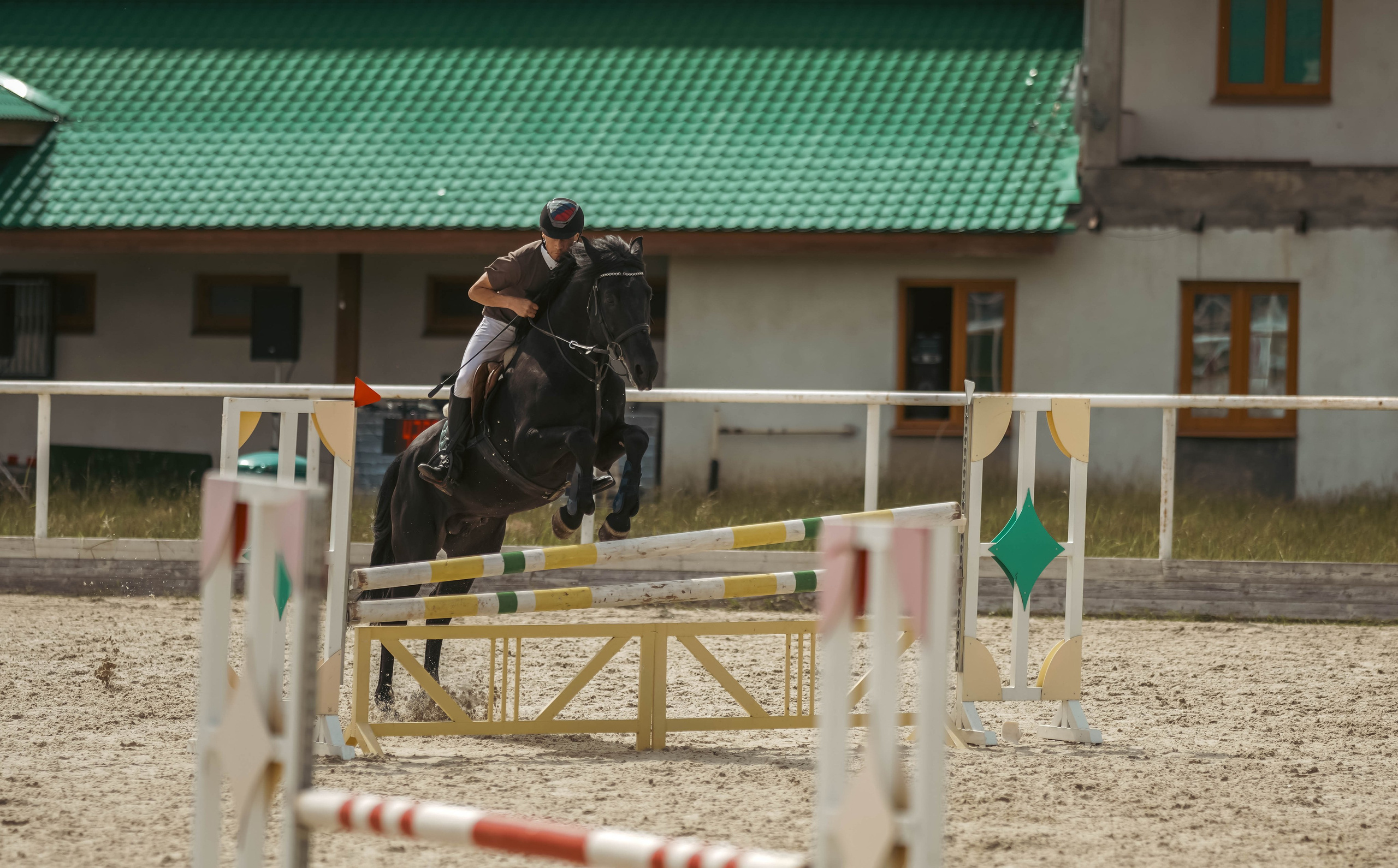Соревнования по конному спорту — королевские конюшни. Фотограф в Москве Полина Ефремова
