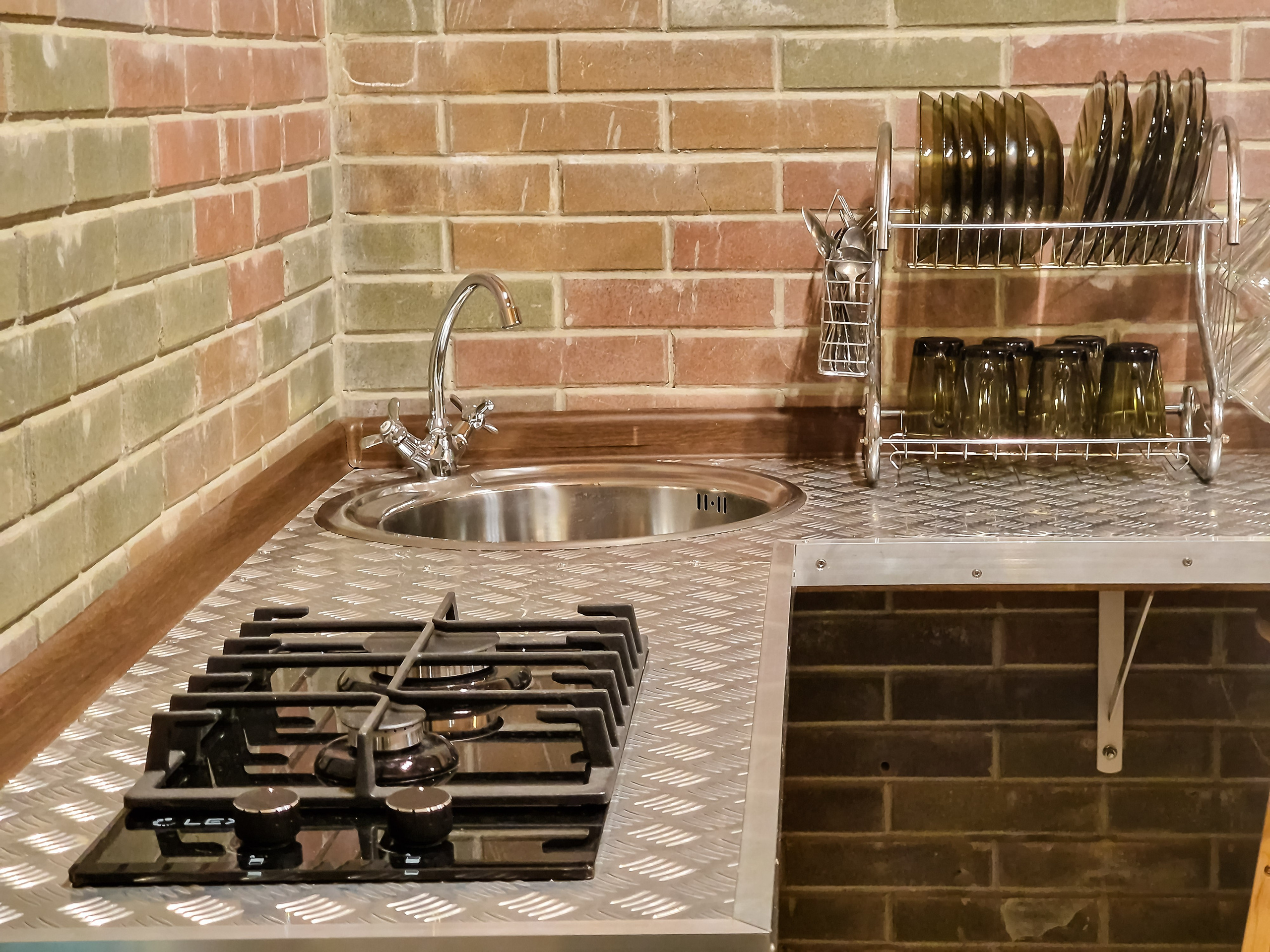 Новый гриль-домик. База на острове. Туристическая база отдыха «Островная» о Недоразумения