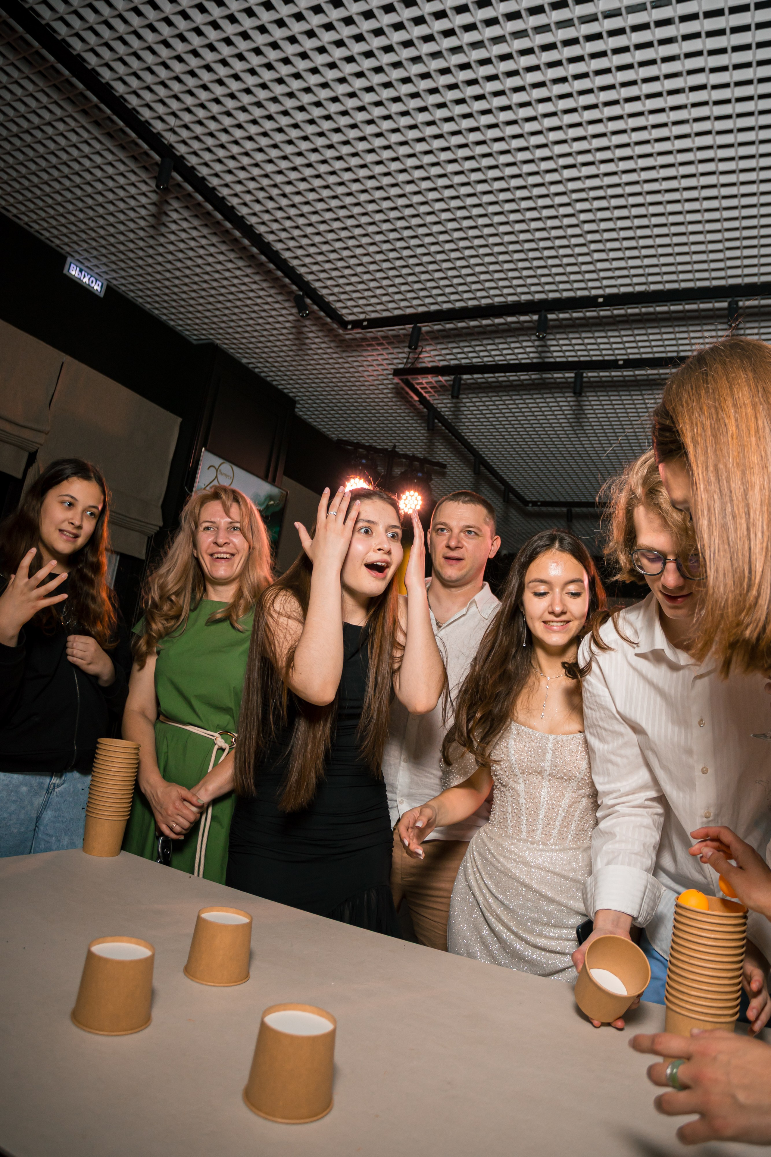 НА МНЕ ЛЕНТА «ВЫПУСКНИК»