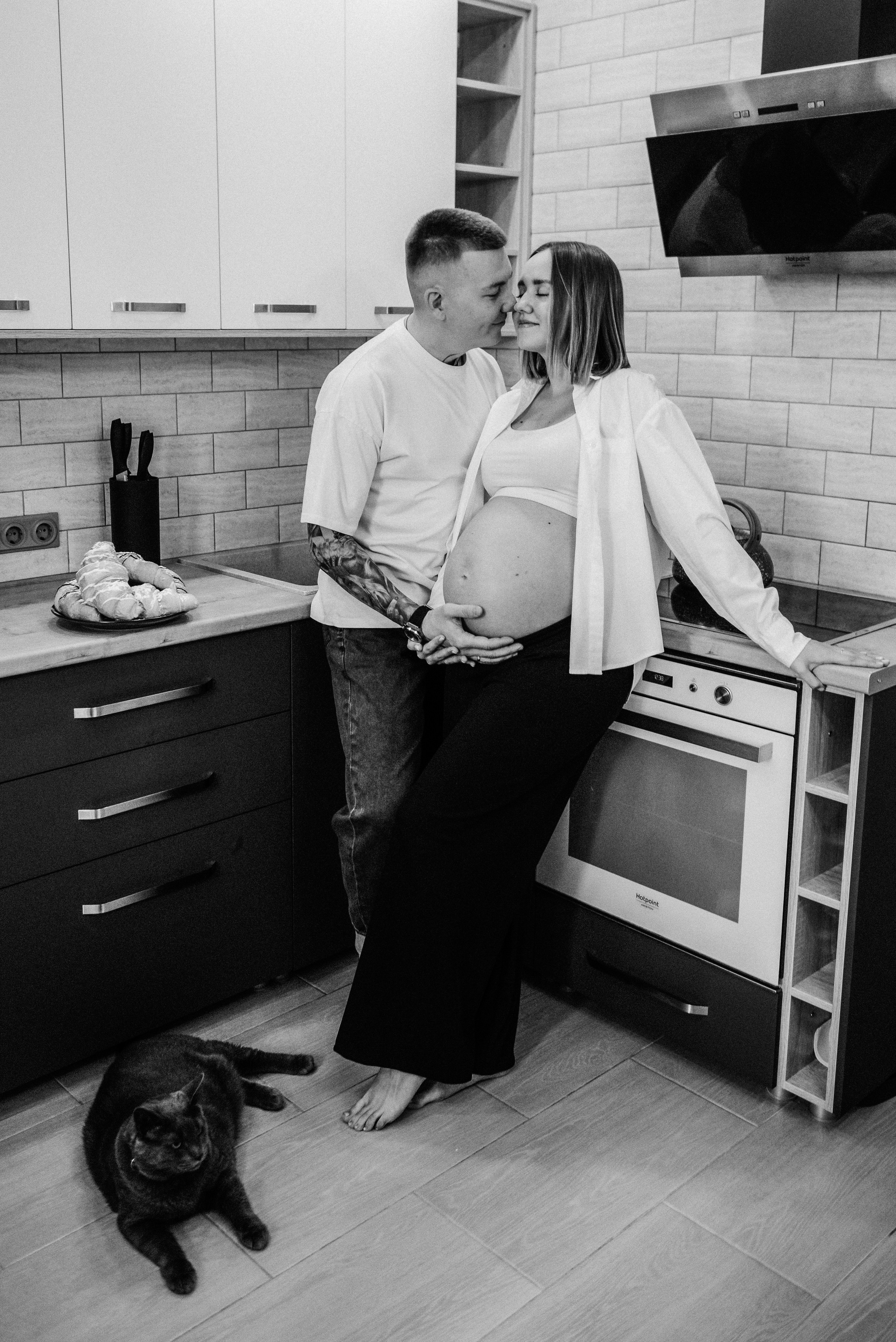 Миша и Ирина в ожидании чуда в домашней обстановке. Свадебный и портретный фотограф в Липецке Юлия Свит