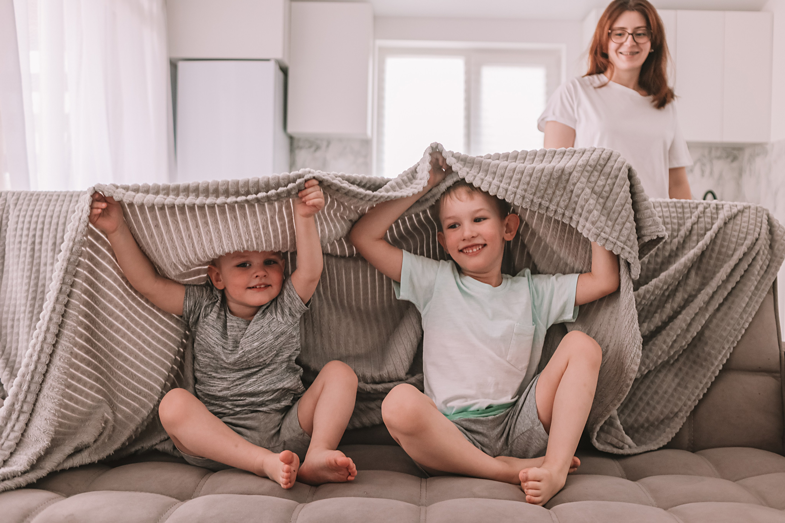 Семейная в домике (репортаж). Семейный фотограф Тюмень, фотограф на роды Салмина Мария