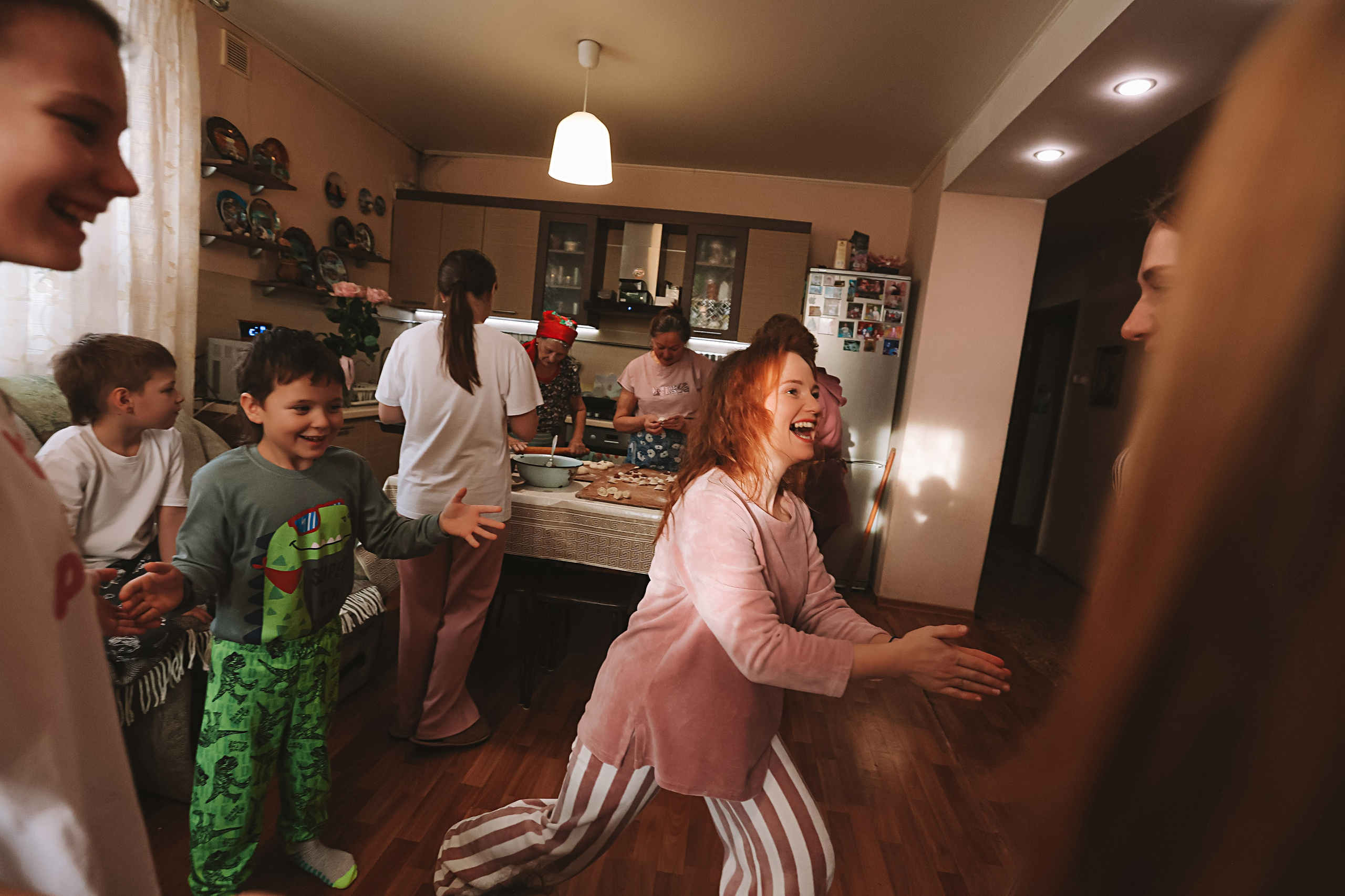 Большая семья репортаж. Семейный фотограф Тюмень, фотограф на роды Салмина Мария