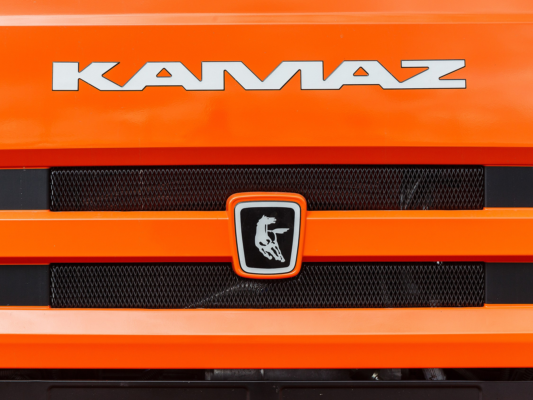 Автомобильный фотограф в СПб. Репортажная фотосъёмка в Санкт-Петербурге. Фотограф на мероприятие: выставки, презентации, автогонки. Фото для сайта, отчётов и публикации в сми. Профессиональный фотограф Сергей Пушкин. Промышленная фотосъёмка. Автопром. Фотосъёмка авто и спецтехники. Профессиональные фото большегрузов.