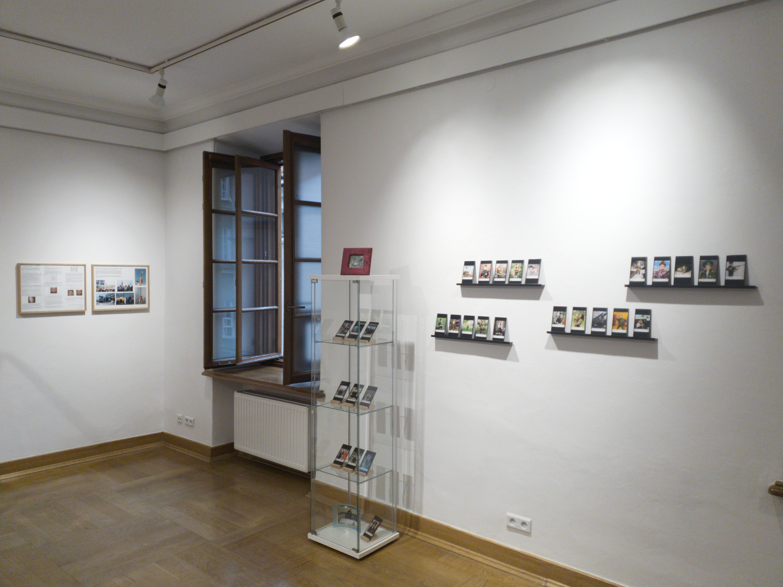 Installation views. Künstler Verstecktoff