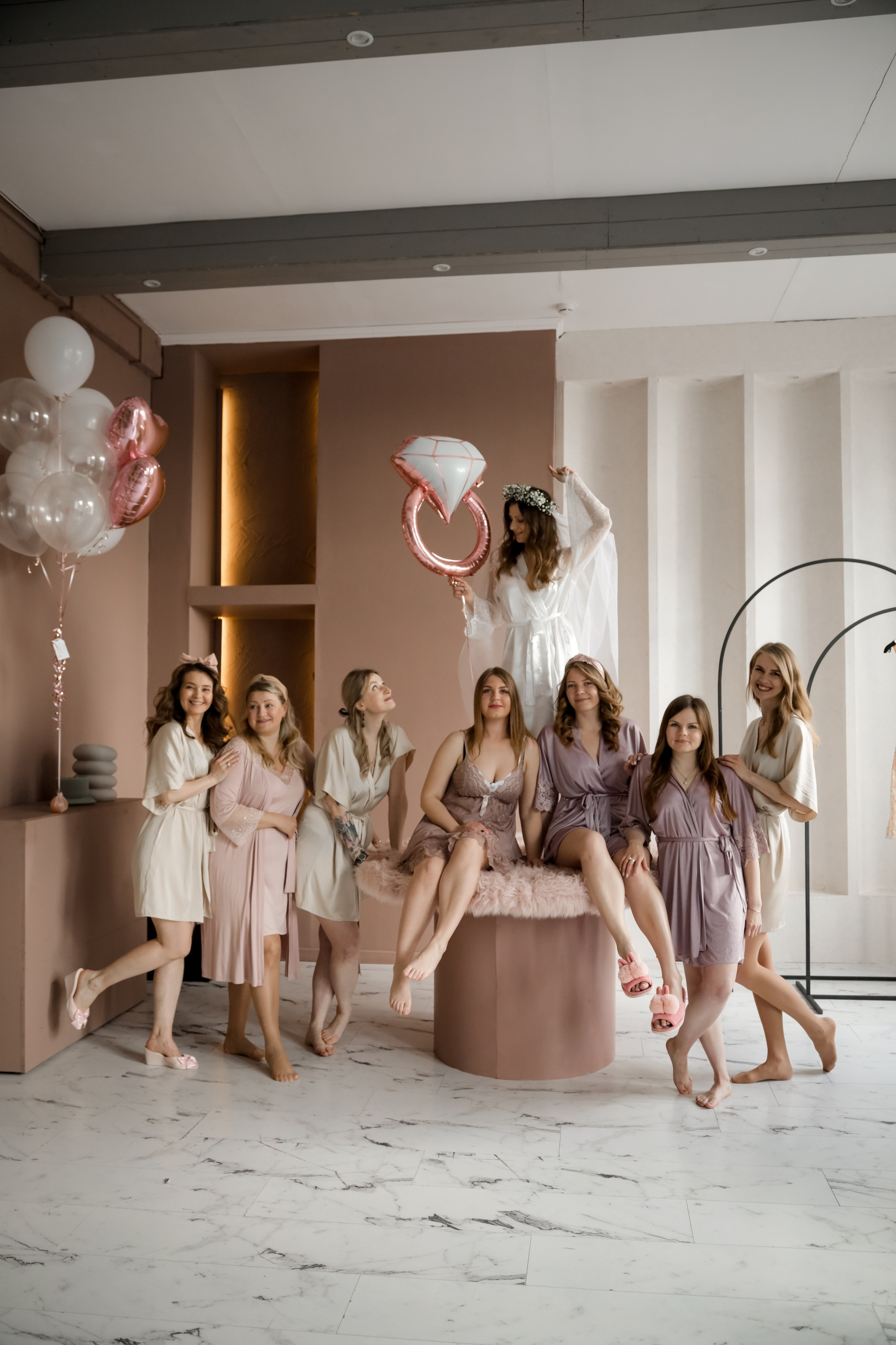 Девичник Нади с девочками в фотостудии. Свадебный фотограф Беларусь Ольга Козыренко