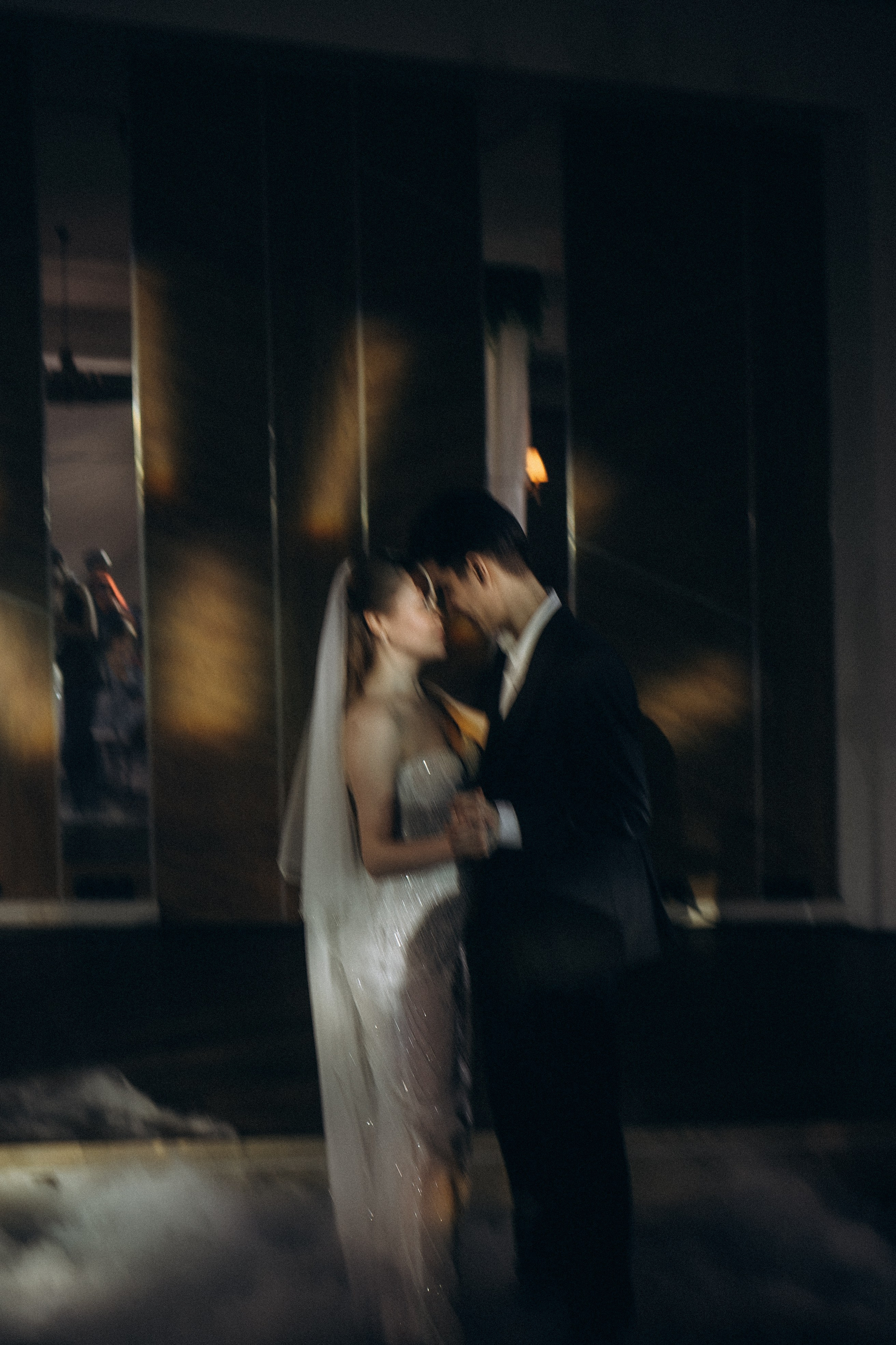 ПЕРВЫЙ ТАНЕЦ МОЛОДЫХ НА БАНКЕТЕ. ТРОГАТЕЛЬНЫЙ МОМЕНТ (СНЯТО В СИБИРЕ В НИЖНЕВАРТОВСКЕ). Профессиональный фотограф, Санкт-Петербург — Виктория Богомолова