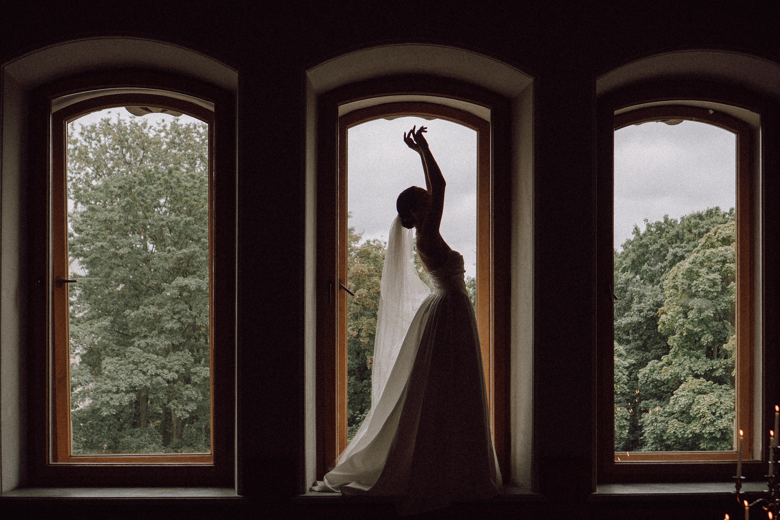 СВАДЕБНАЯ ПРОГУЛКА В САНТК-ПЕТЕРБУРГЕ (ИСАКИЕВСКИЙ СОБОР, ЗИМНЯЯ КАНАВКА, ЭРМИТАЖ И БОЛЬШАЯ МОРСКАЯ УЛИЦА). Профессиональный фотограф, Санкт-Петербург — Виктория Богомолова