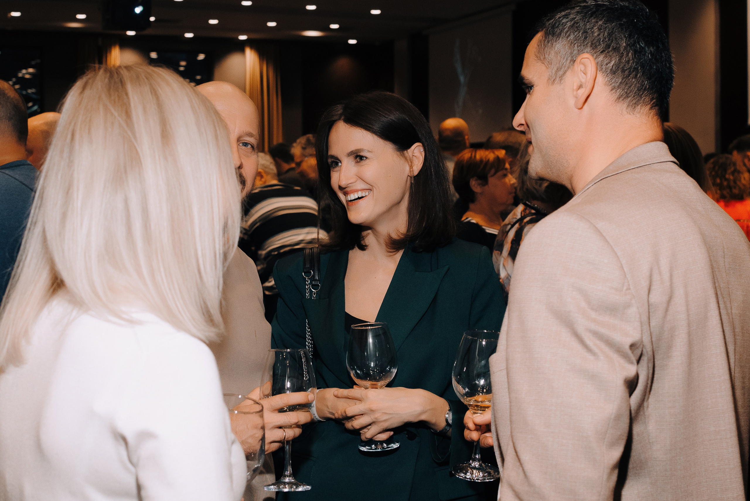 ФЕСТИВАЛЬ ВИНА И КРЕПКИХ НАПИТКОВ МАВТ-ВИНОТЕКА. Репортажный фотограф Зуев Роман г. Челябинск