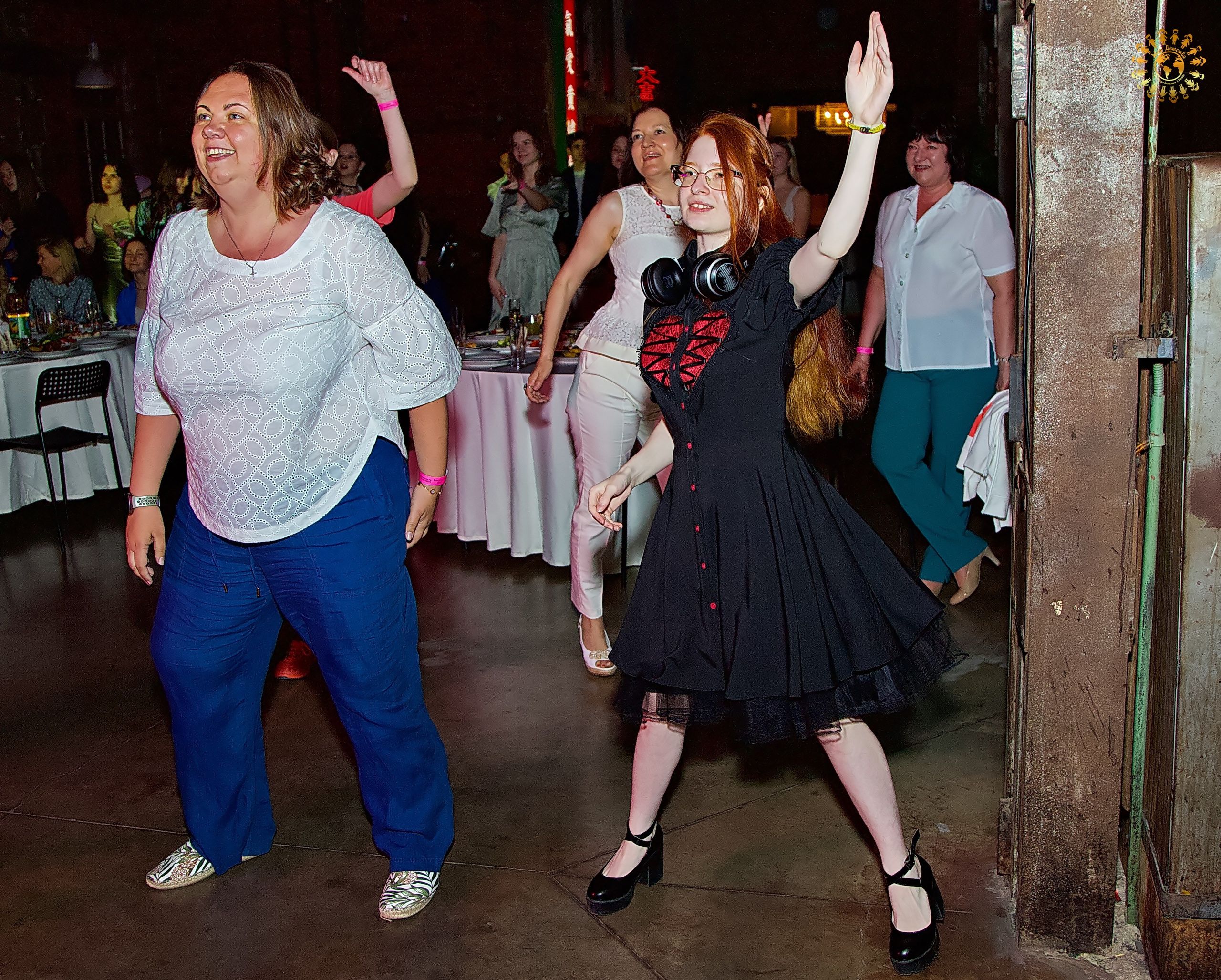 Выпускной 2023 (9-й класс, школа № 46). Loft Urban. Москва. Репортажная съемка в Москве и области. Анималистика