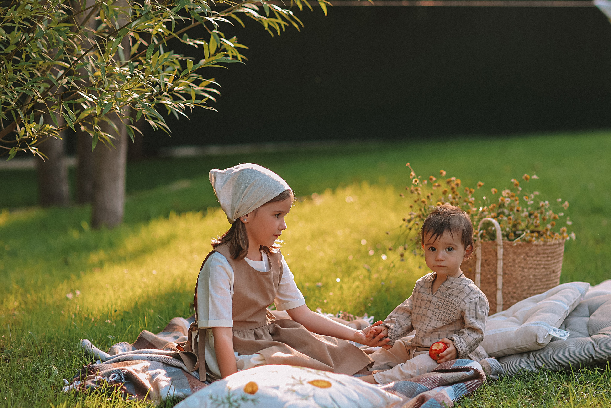 Стирка у дома. Семейный фотограф Тюмень, фотограф на роды Салмина Мария