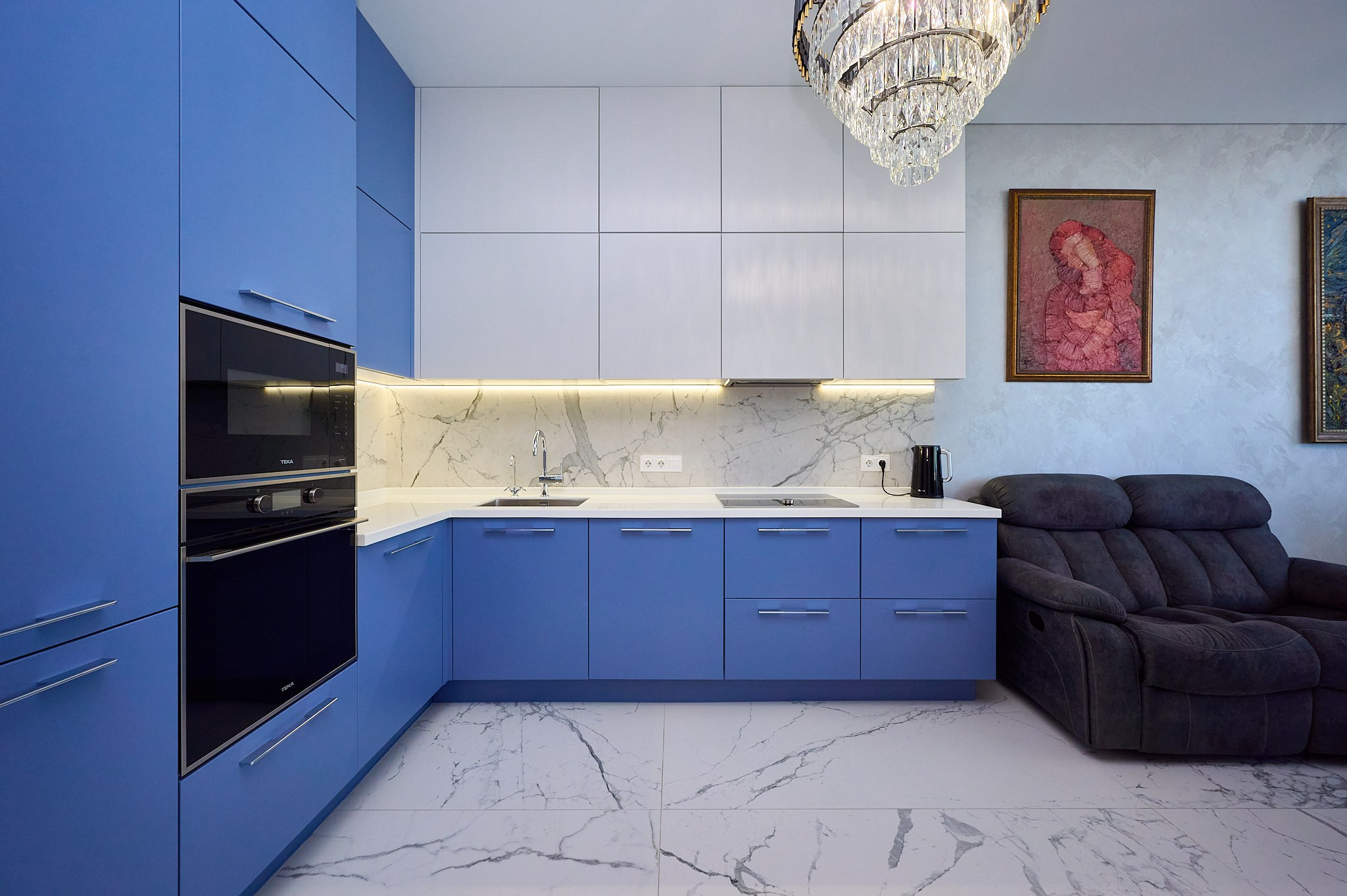 шкафы синие белые 