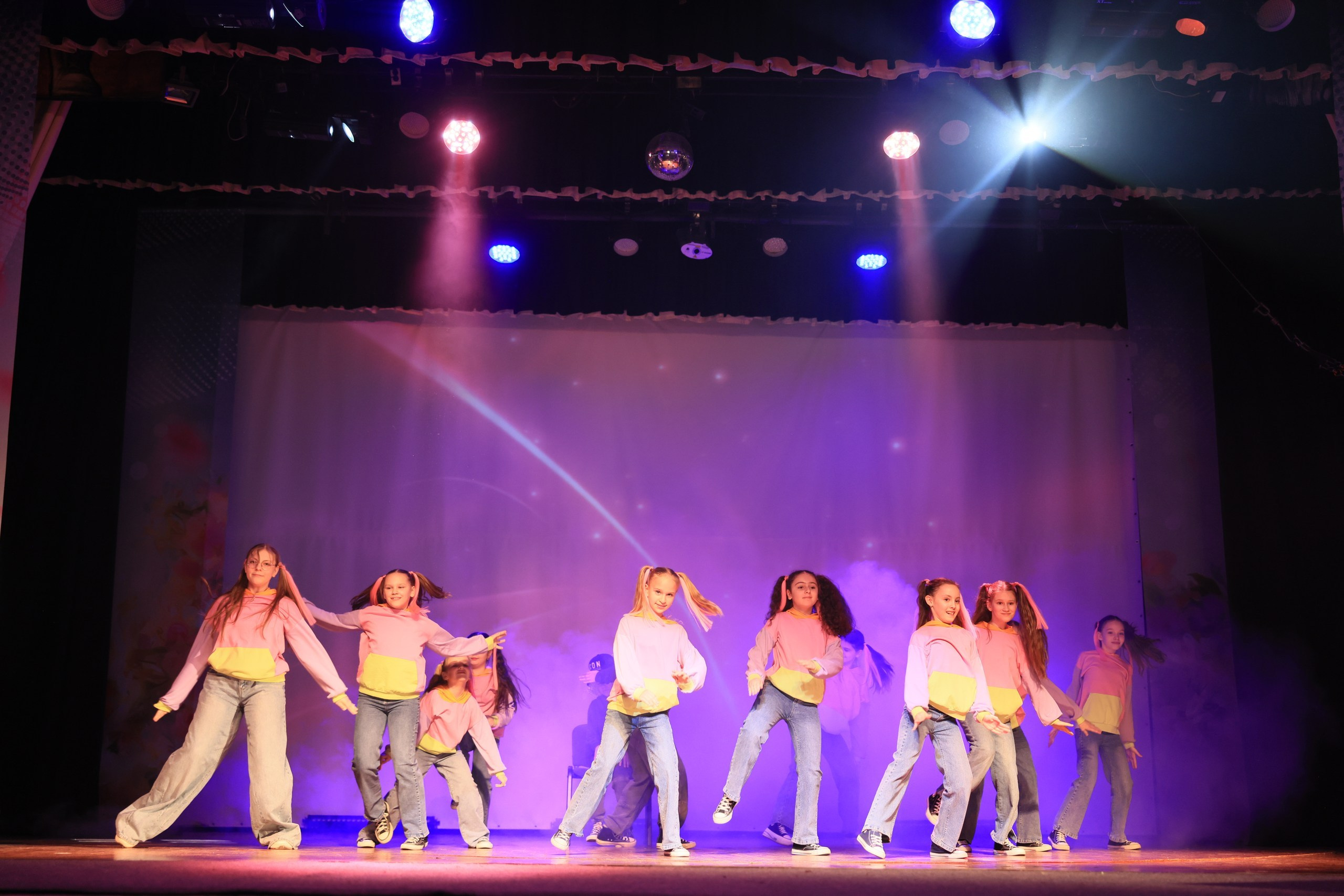 Концерт к 8 Марта в ДК «Металлург» г. Тула. Фотограф в Туле Крупский АнДРей. Фотостудия «КАДР71» в Туле