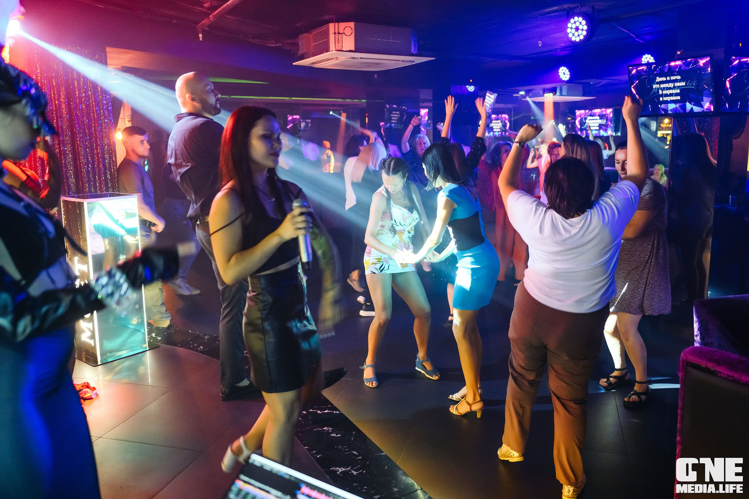 Фоторепортаж из караоке-клуба Эйфория. One Media Life: фоторепортажи, фотоотчеты с мероприятий и заведений