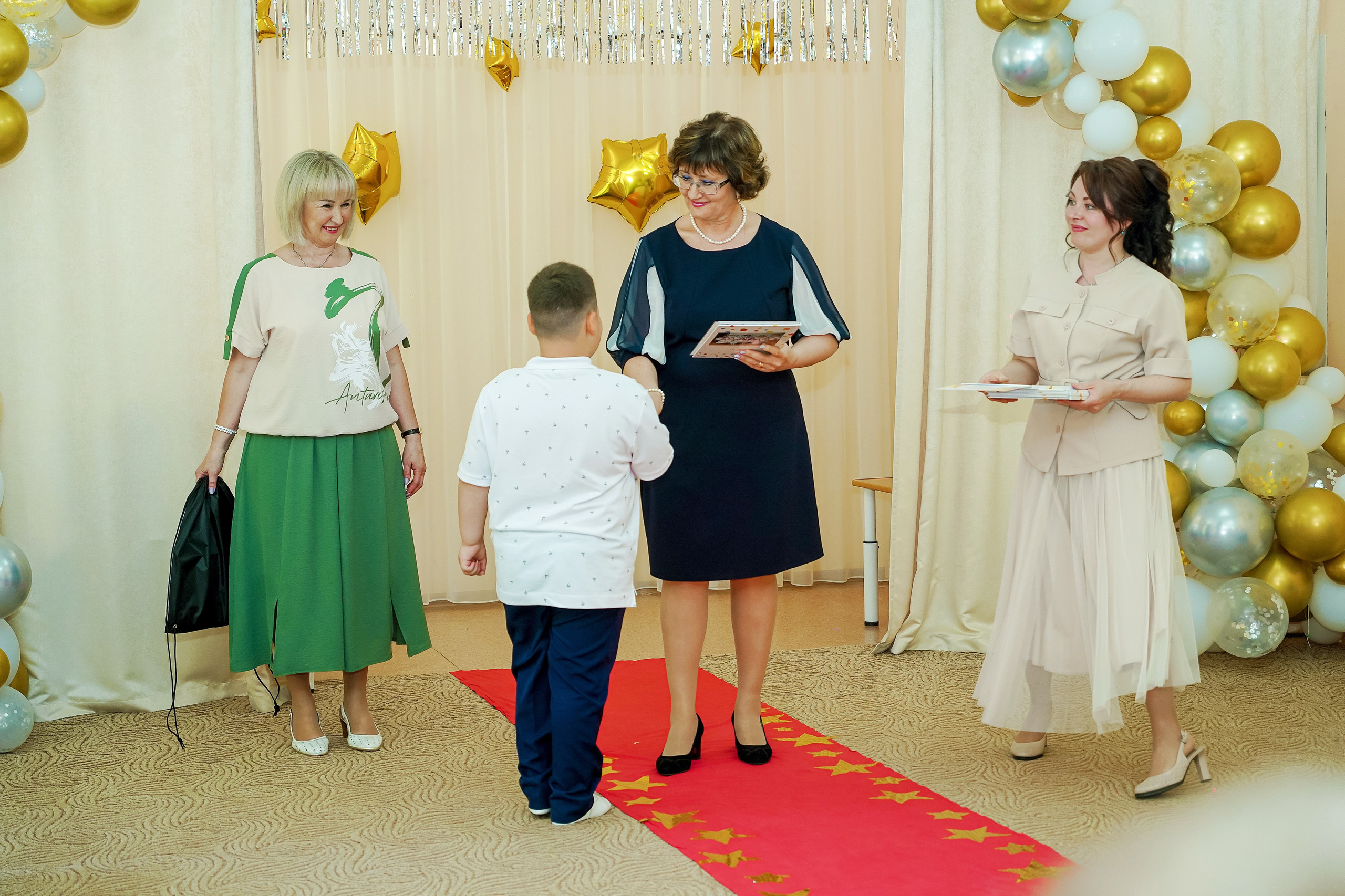 Фотосъемка видеосъёмка фотограф видеооператор новогодних утренников  в. Фотограф, видеооператор Нина Коршунова