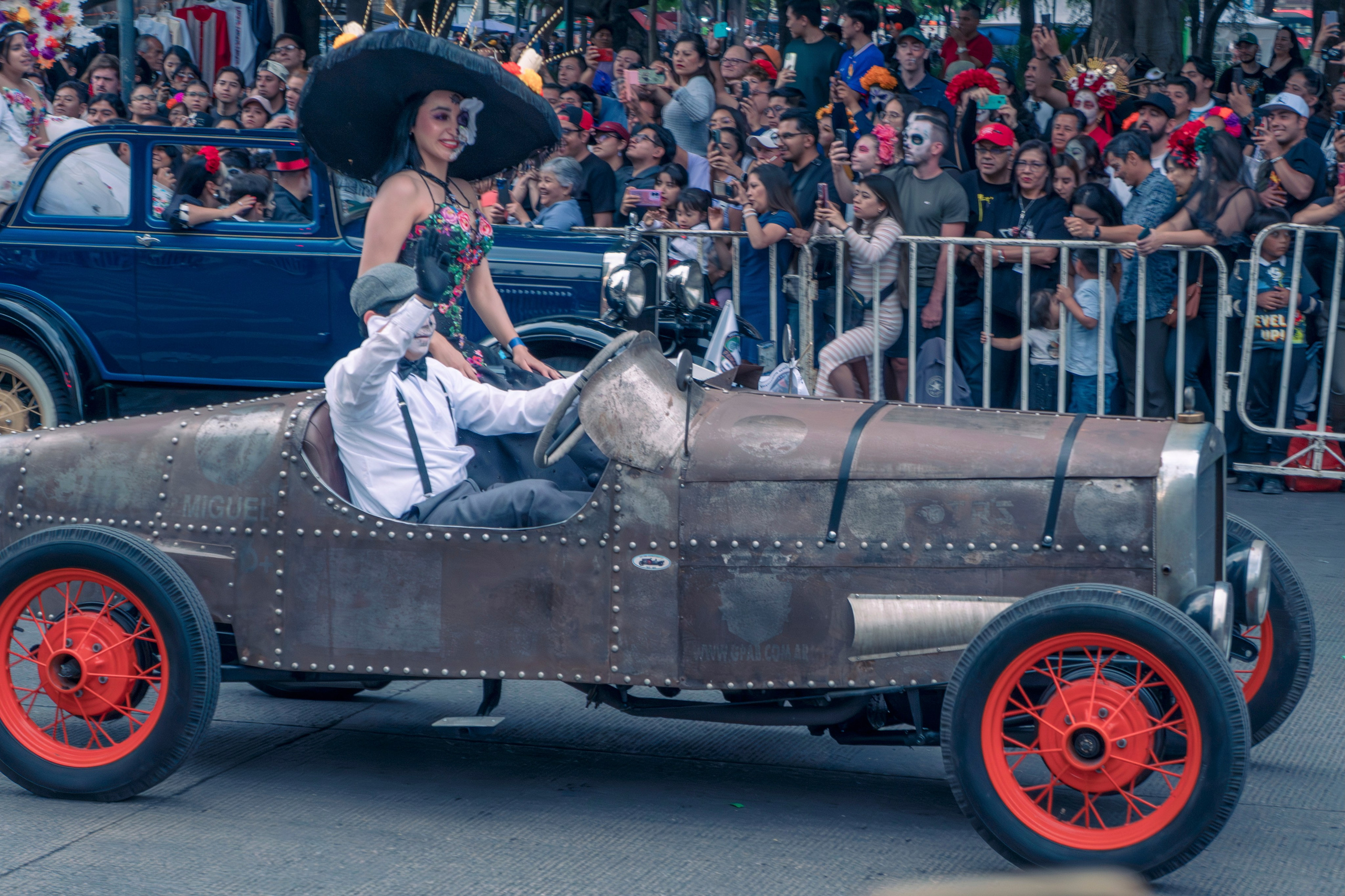 Day of the Dead. Ofrenda & Parade. CDMX Photography | Alex Klenin| Portrait & Event Photographer