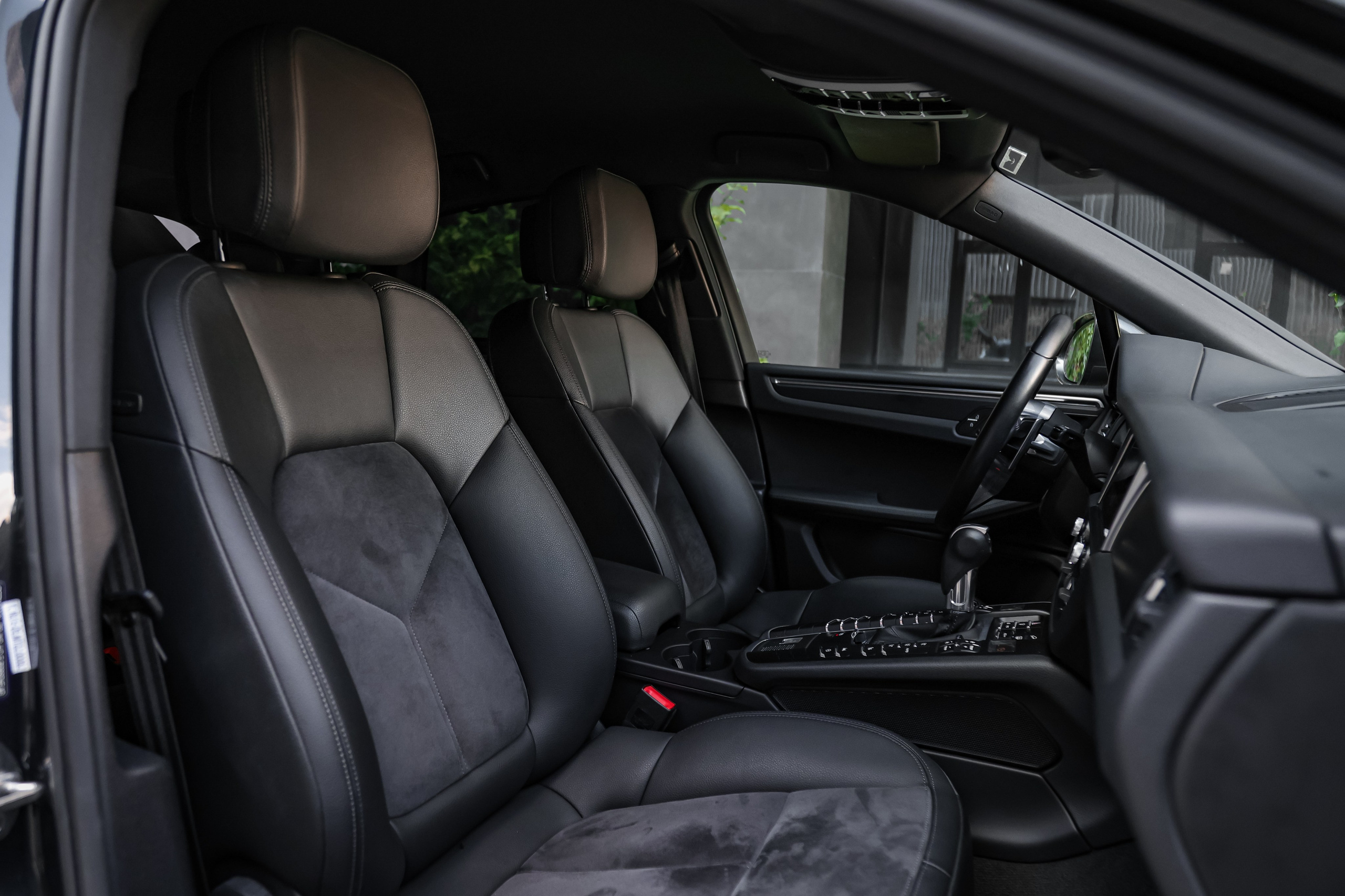 2020 PORSCHE MACAN. Mixturecaptures