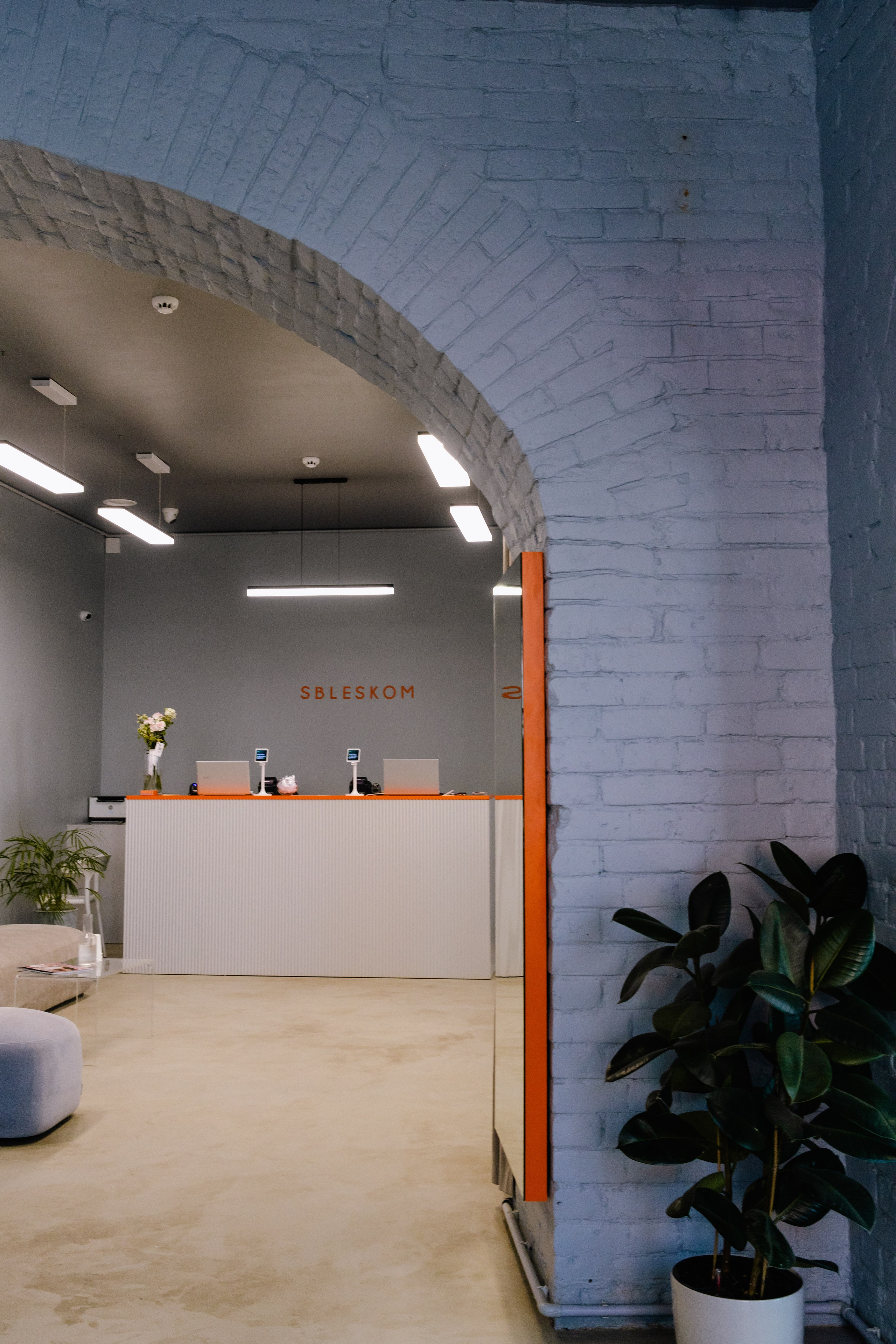 SBLESKOM ​Ювелирный салон Томск Ленина, 72. ГУДРУМ — Мебель на заказ в Томске | Кухни | Шкафы | Стулья и Столы