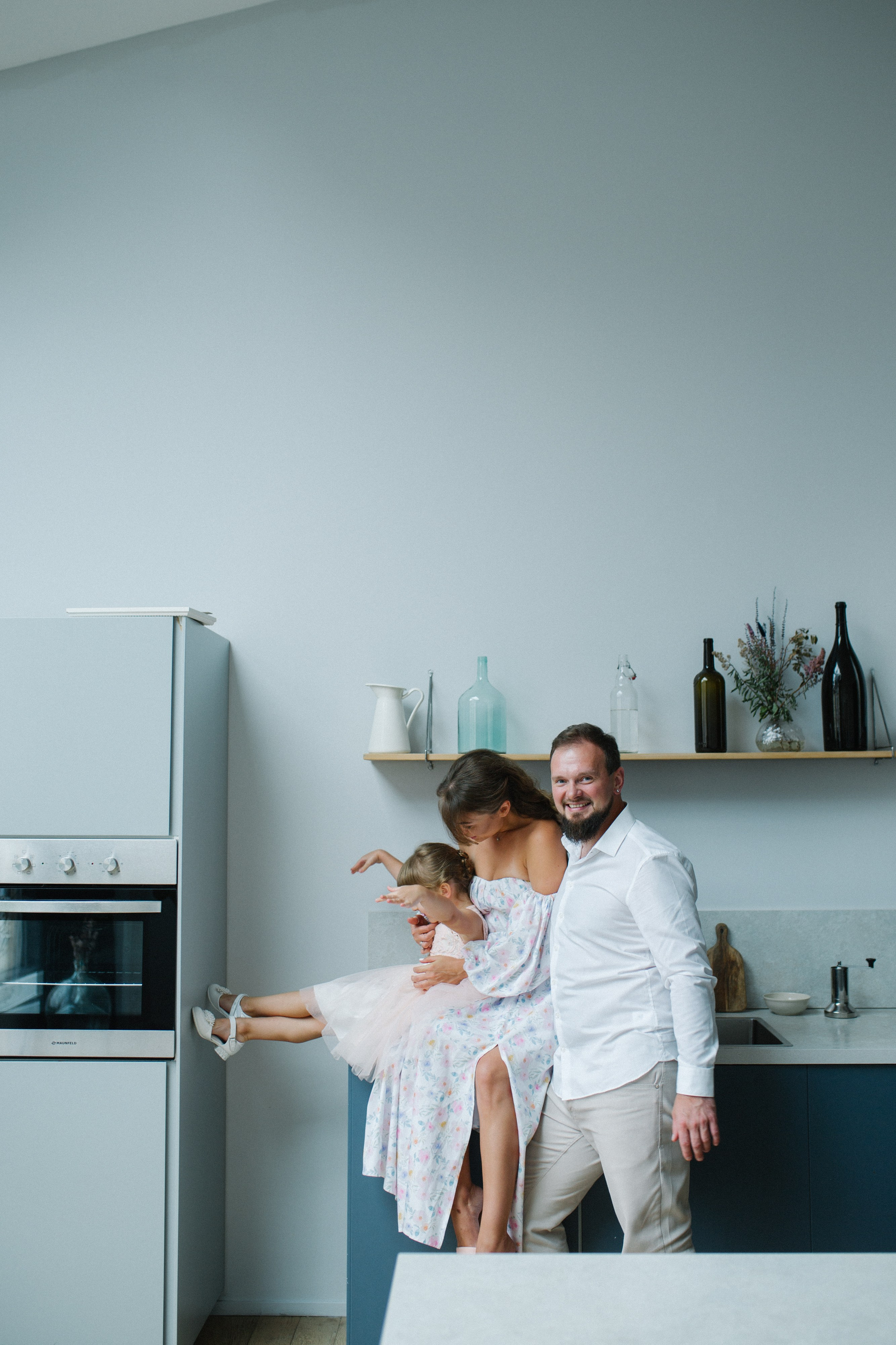 Купание с танцами на столе. Фотограф Оля Батист