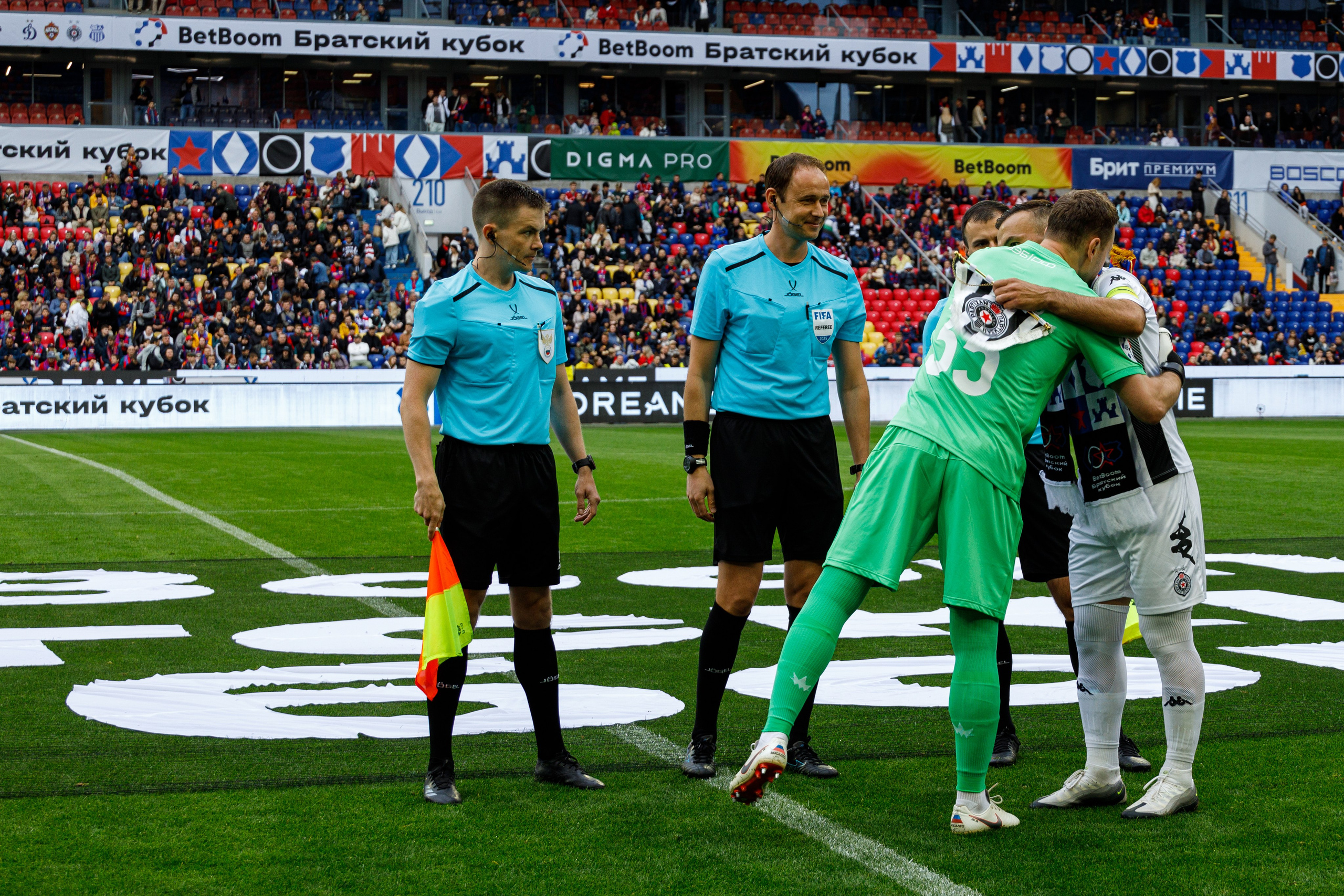 ФУТБОЛ: ЦСКА — ПАРТИЗАН. Фотограф Павел Подшивалов