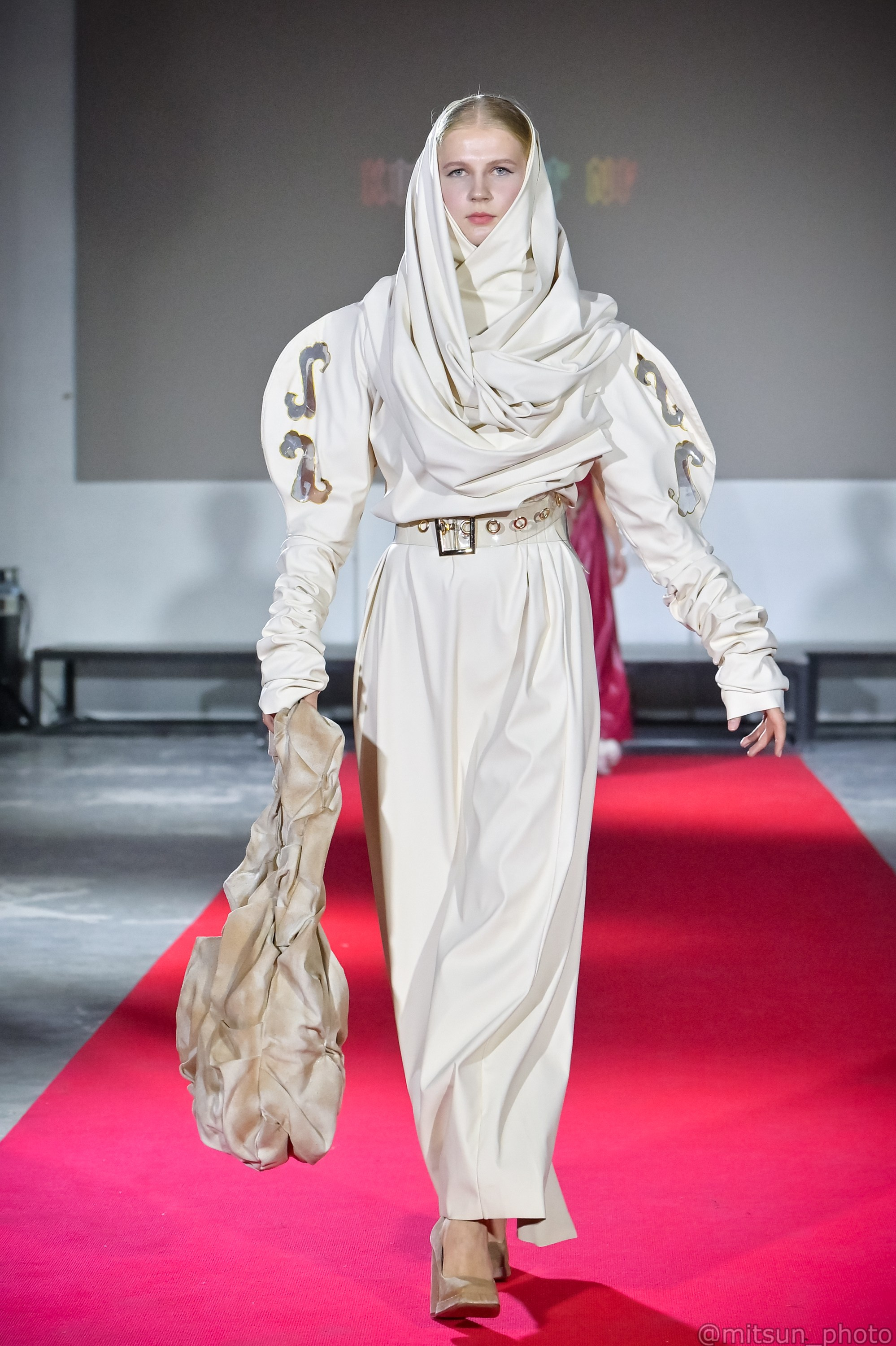 Модные показы. Фотограф Максим Мицун. Портрет, свадьба, репортаж, каталог