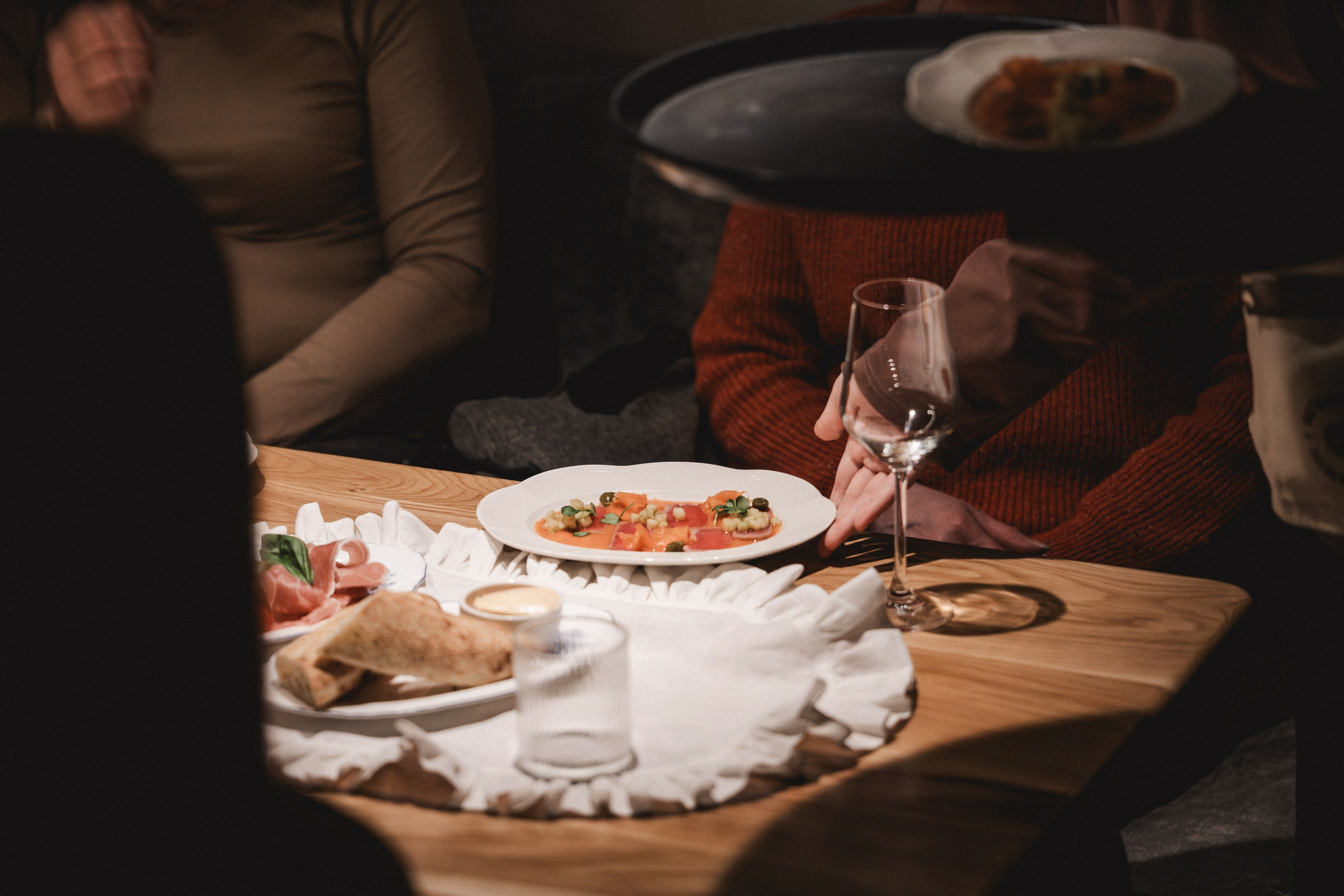 Гоствевой ужин в «Тепло» паста-бар. Фотограф Великий Новгород Артем Чернецкий