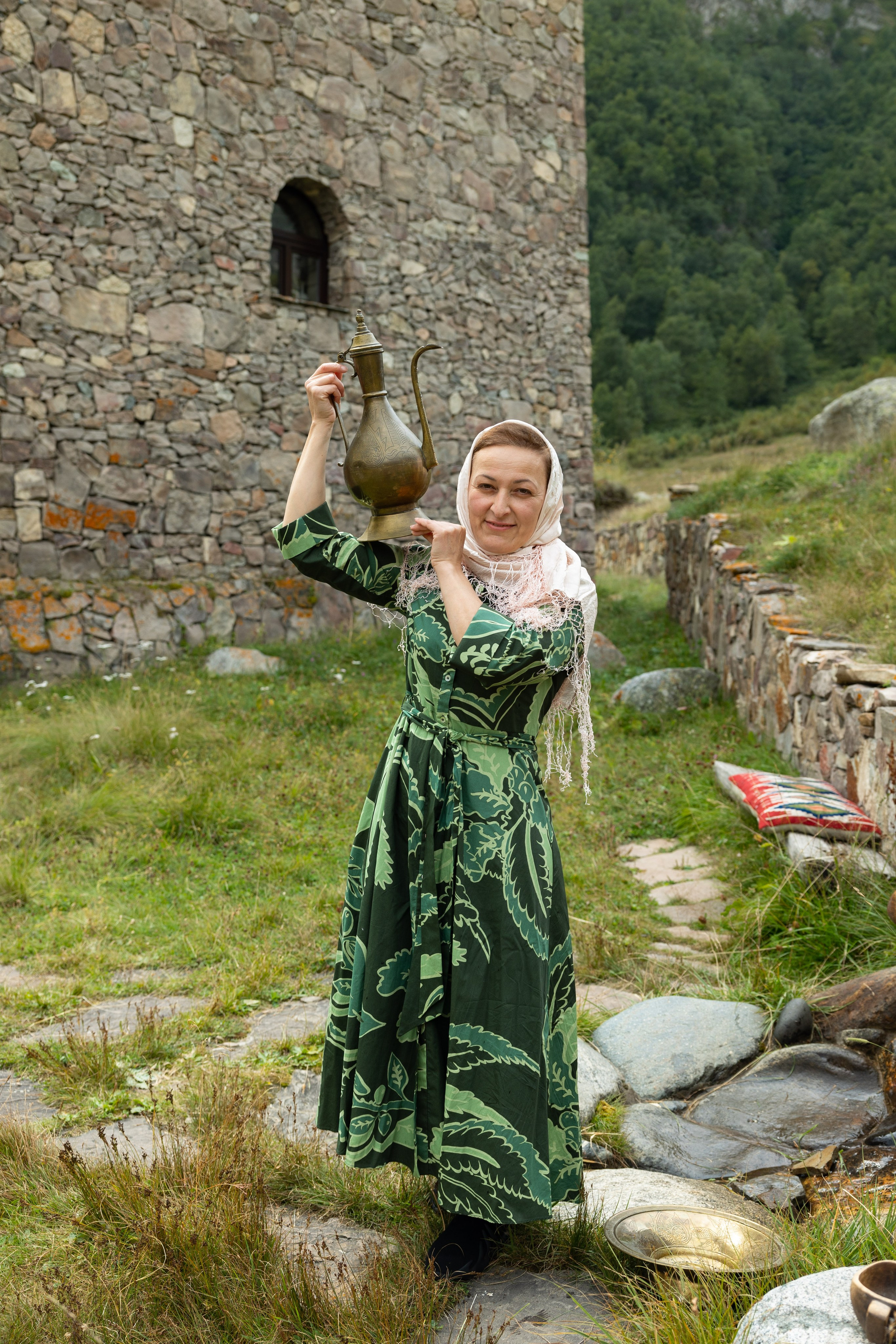 Женщины в Безенги, Черекский район, Кабардино-Балкарская Республика. Фотограф Красная Поляна — Сочи — Москва