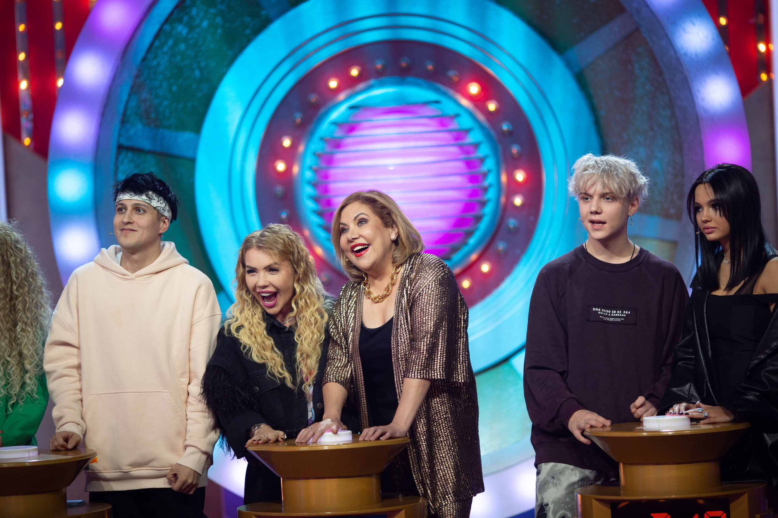 Угадай мелодию 2022. Свадебный и семейный фотограф