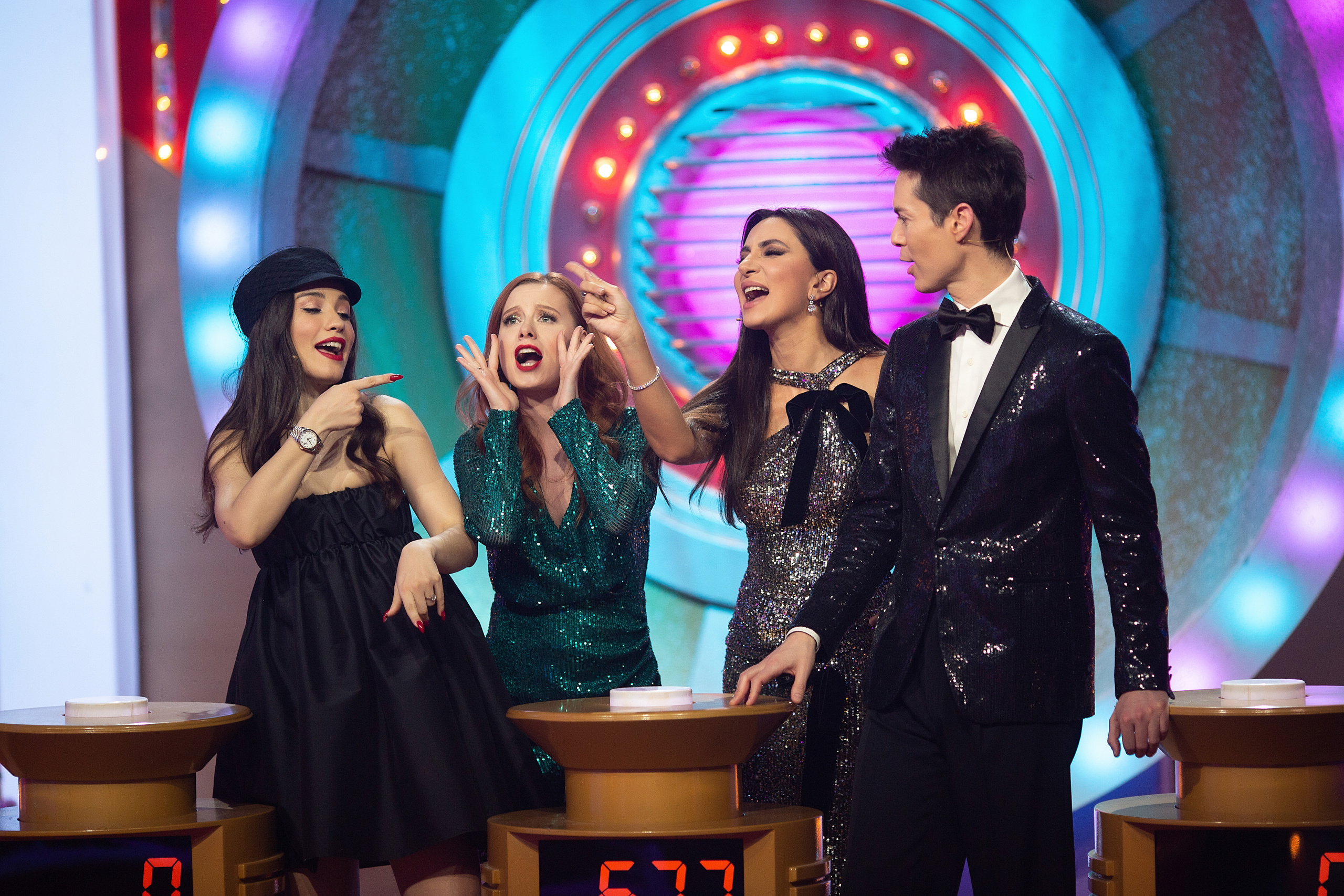 Угадай мелодию 2022. Свадебный и семейный фотограф