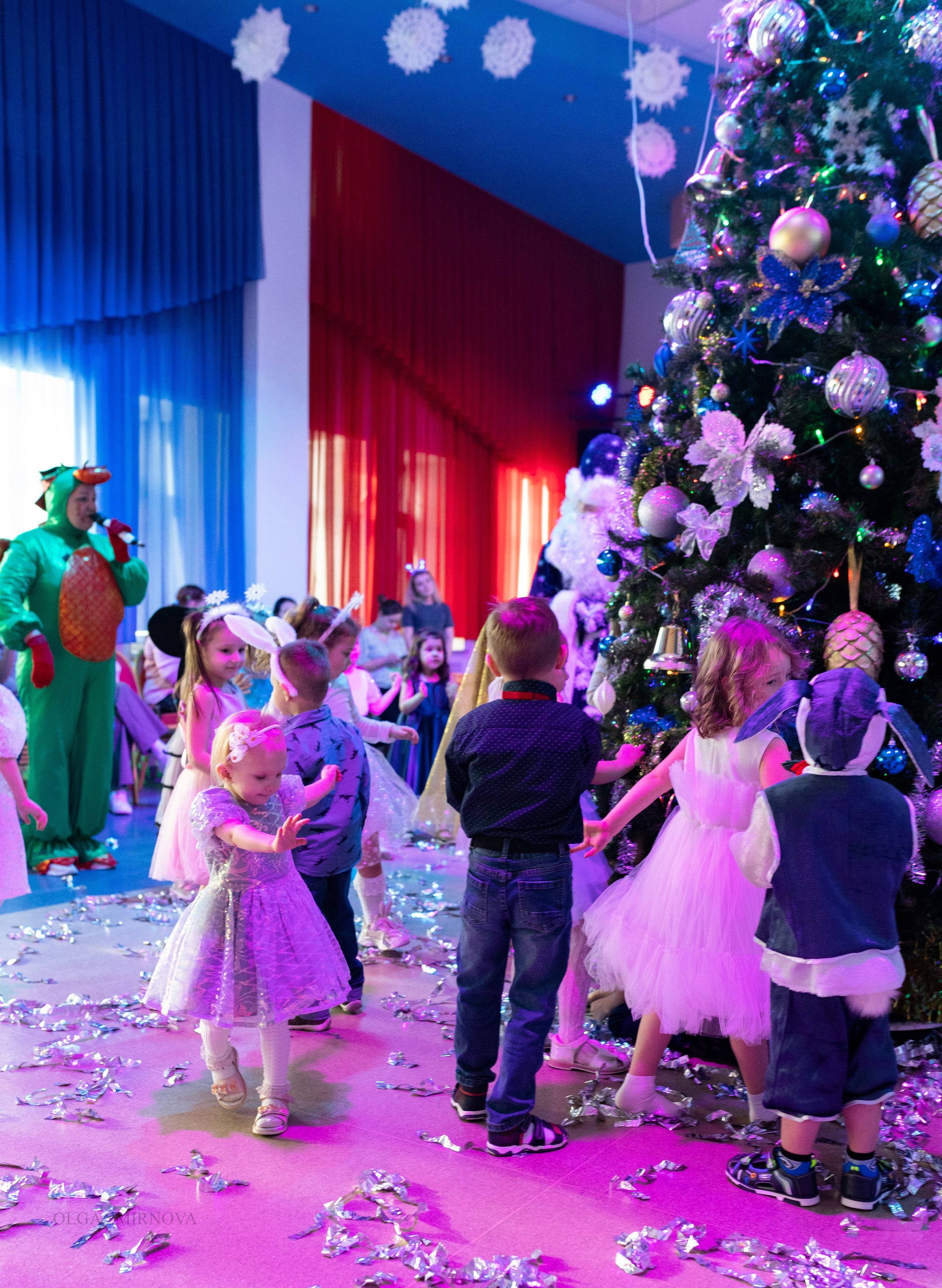 Утренник в ДОФ 04.01.25. Ольга Смирнова юрист, фотограф