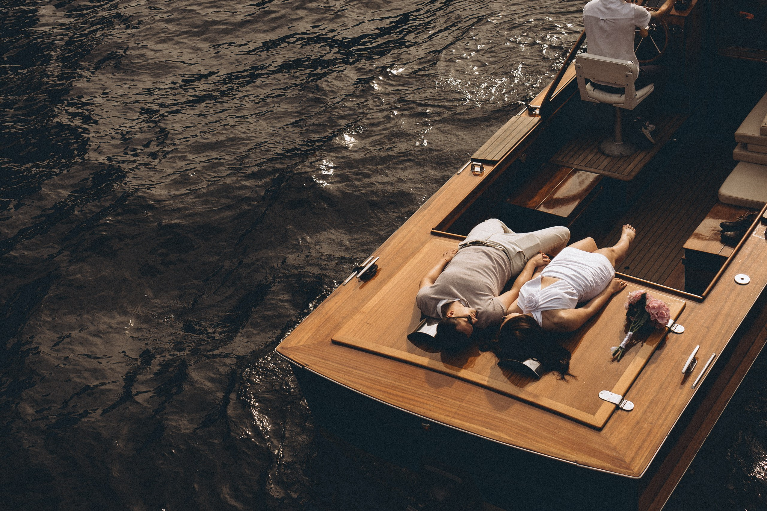 СВАДЕНБНАЯ СЬЕМКА НА КАТЕРЕ ПО КАНАЛАМ САНКТ-ПЕТЕРБУРГА И В АКВАТОРИИ НЕВЫ. Профессиональный фотограф, Санкт-Петербург — Виктория Богомолова