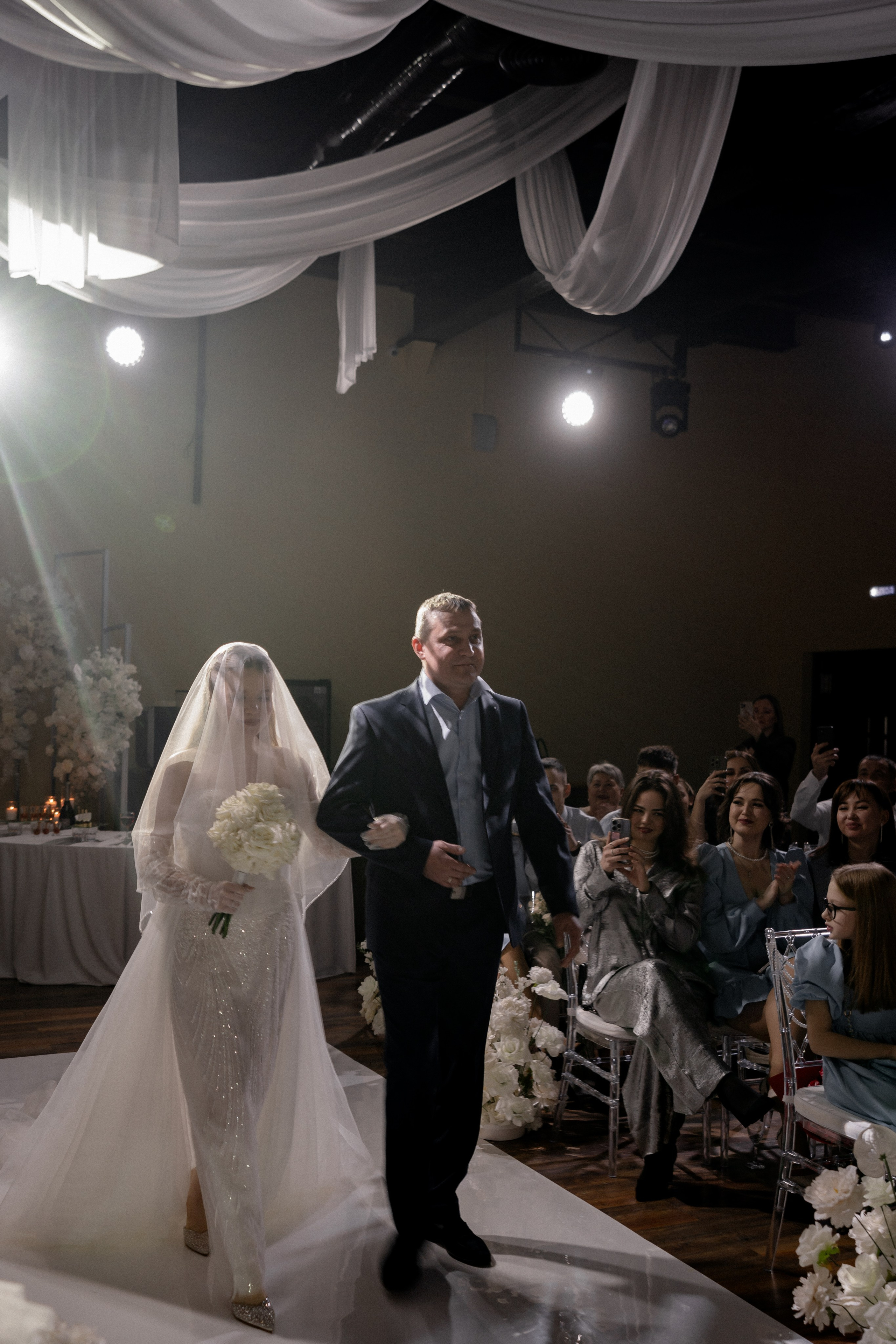 СВАДЕБНАЯ СЬЕМКА СБОРОВ В ОТЕЛЕ И ВЫЕЗД НА ЦЕРЕМОНИЮ (СНЯТО В СИБИРЕ В НИЖНЕВАРТОВСКЕ). Профессиональный фотограф, Санкт-Петербург — Виктория Богомолова