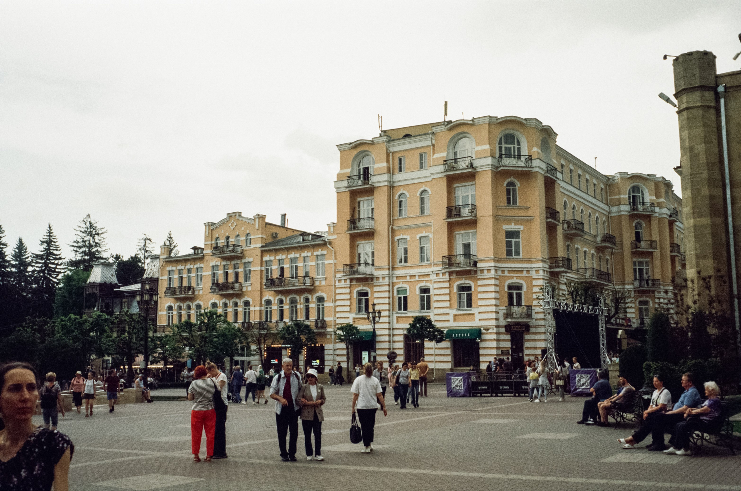 Первый день — первая прогулка по Кисловодску / Minox 35GT / SFL 250D (