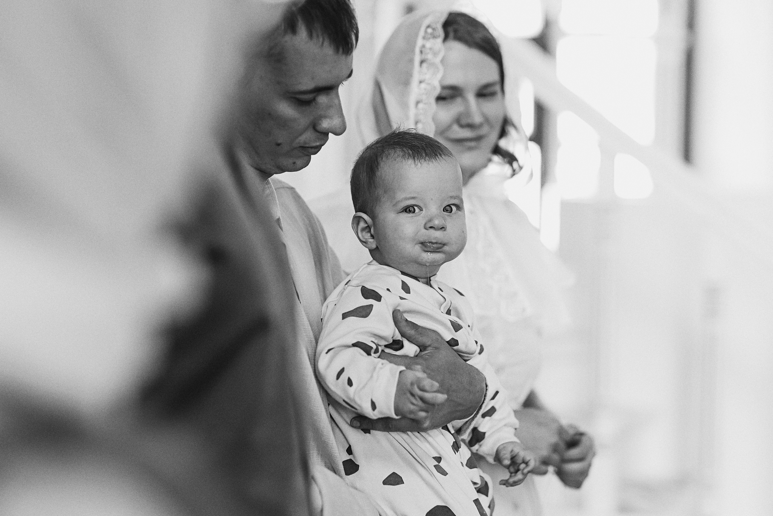 Крещение церковь около моста влюбленных. Семейный фотограф Тюмень, фотограф на роды Салмина Мария