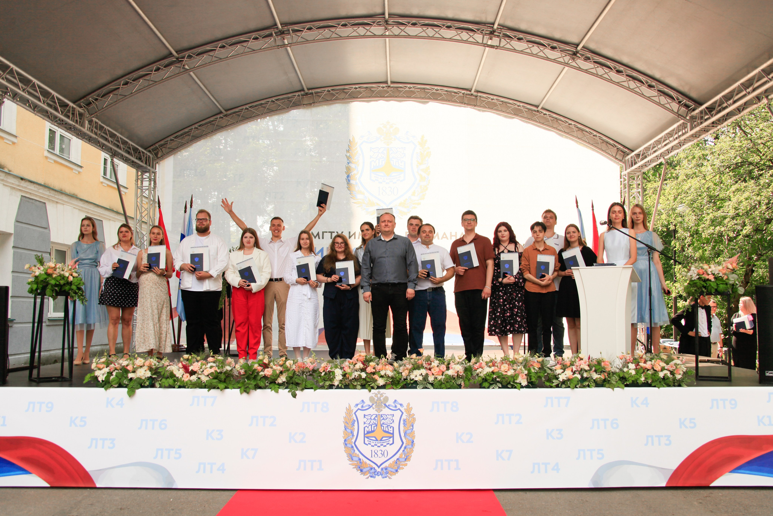 Вручение дипломов в МФ МГТУ им. Н. Э. Баумана. Портретный и семейный фотограф в Москве — Ирина Аксенова