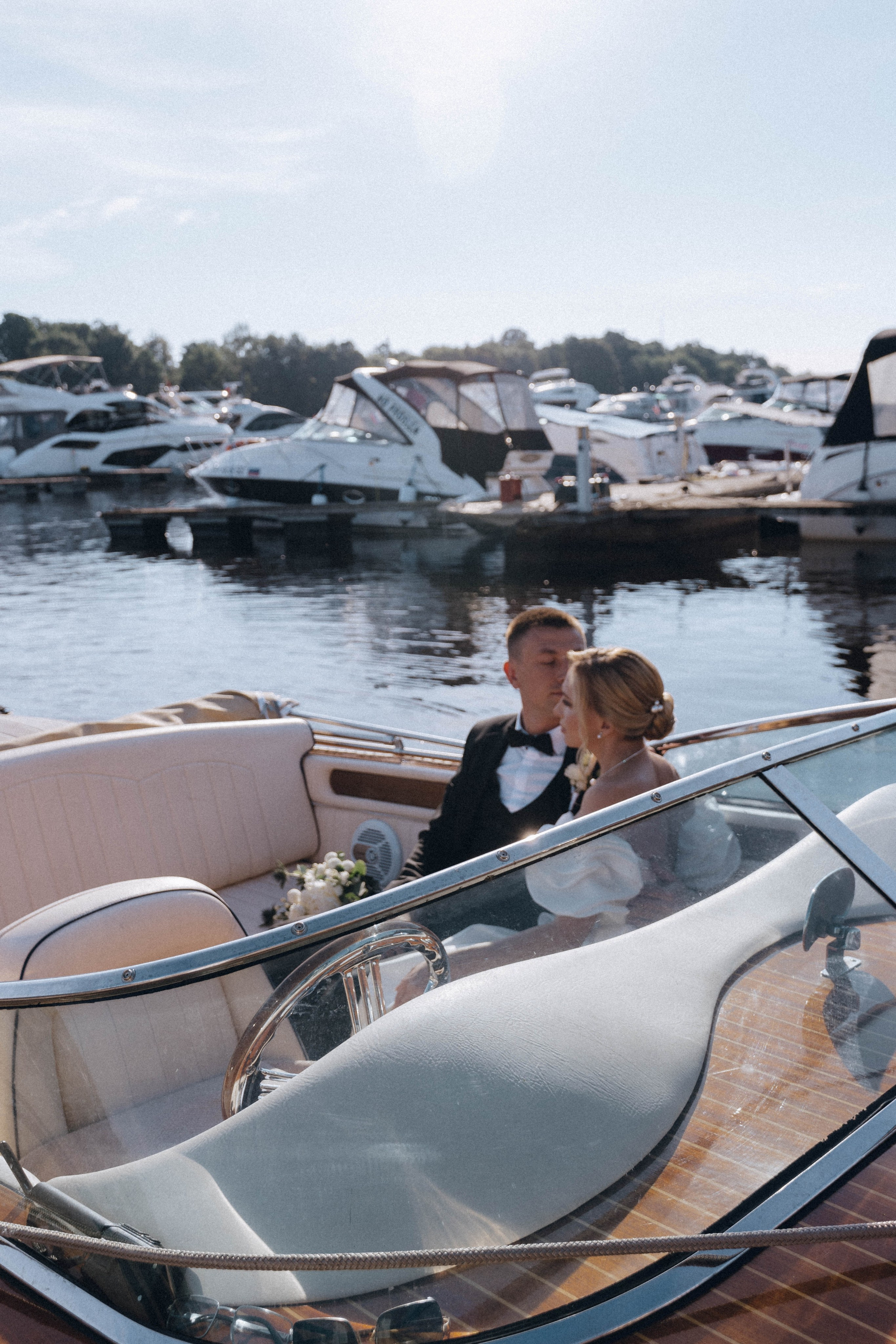 СВАДЕНБНАЯ СЬЕМКА НА КАТЕРЕ ПО КАНАЛАМ САНКТ-ПЕТЕРБУРГА И В АКВАТОРИИ НЕВЫ. Профессиональный фотограф, Санкт-Петербург — Виктория Богомолова