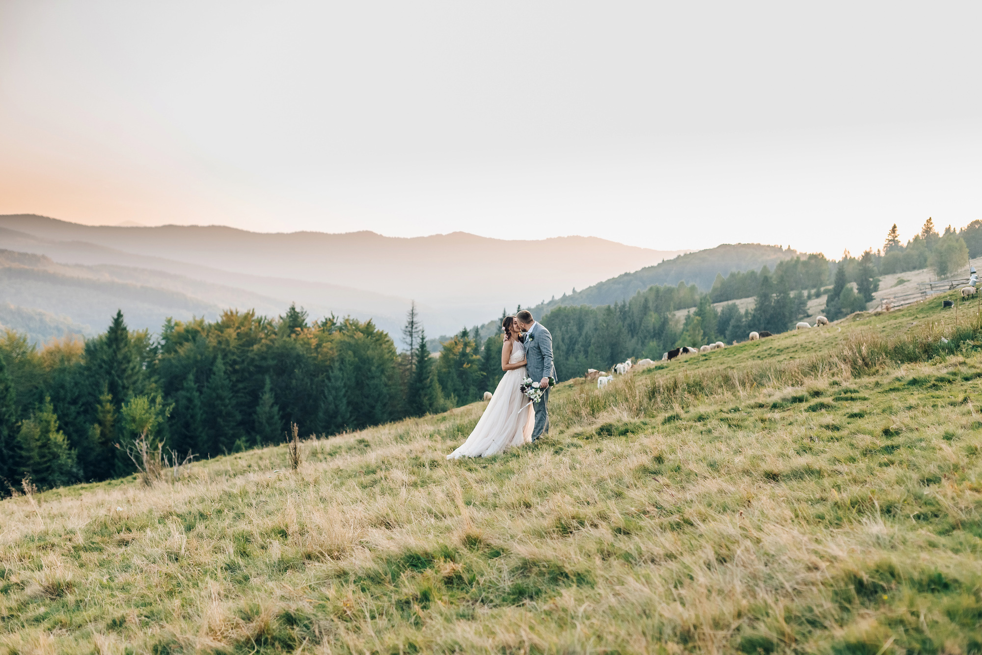 Александра и Евгений (Свадьба высоко в горах). Семейный фотограф в Минске Саша Павлюк