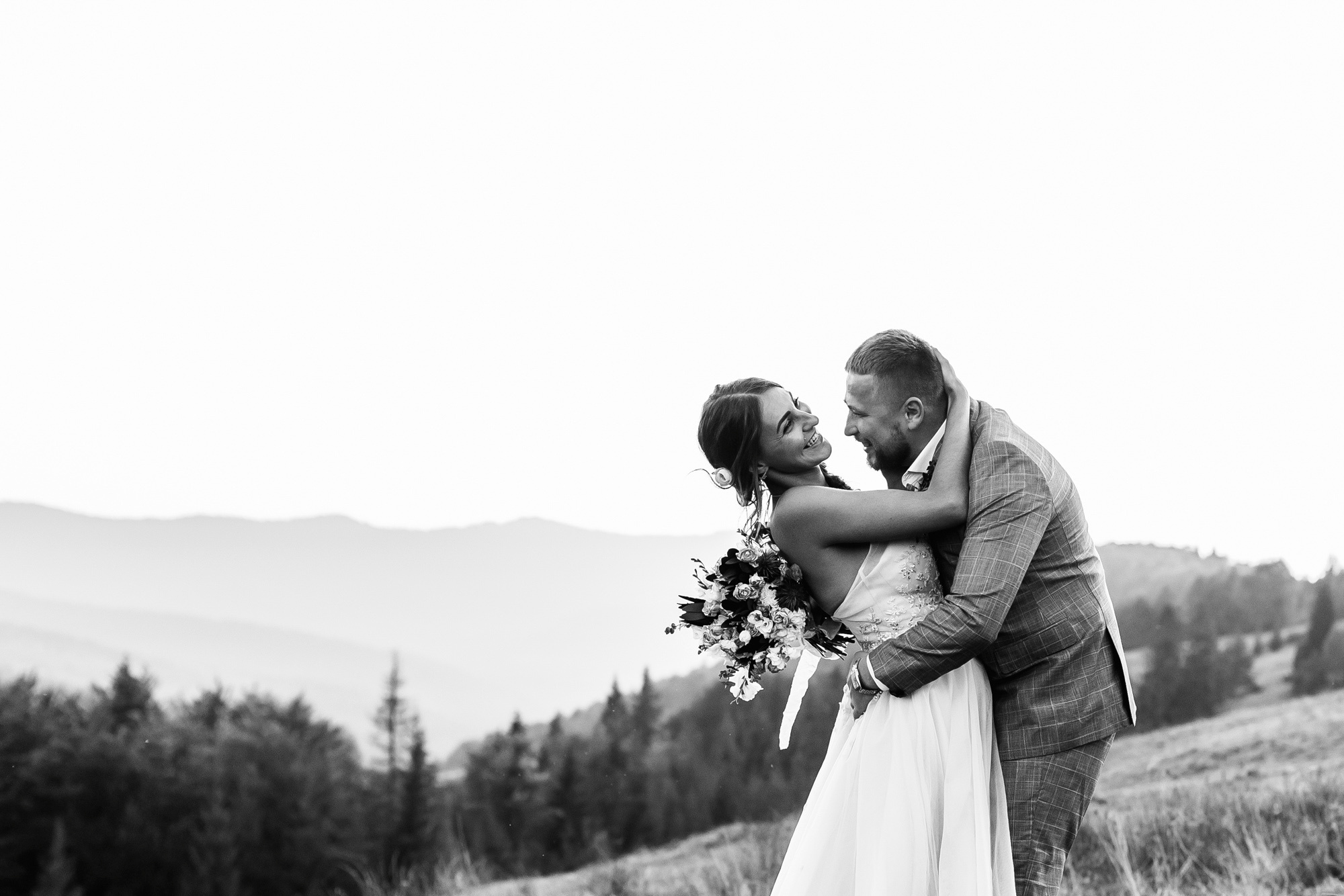 Александра и Евгений (Свадьба высоко в горах). Семейный фотограф в Минске Саша Павлюк