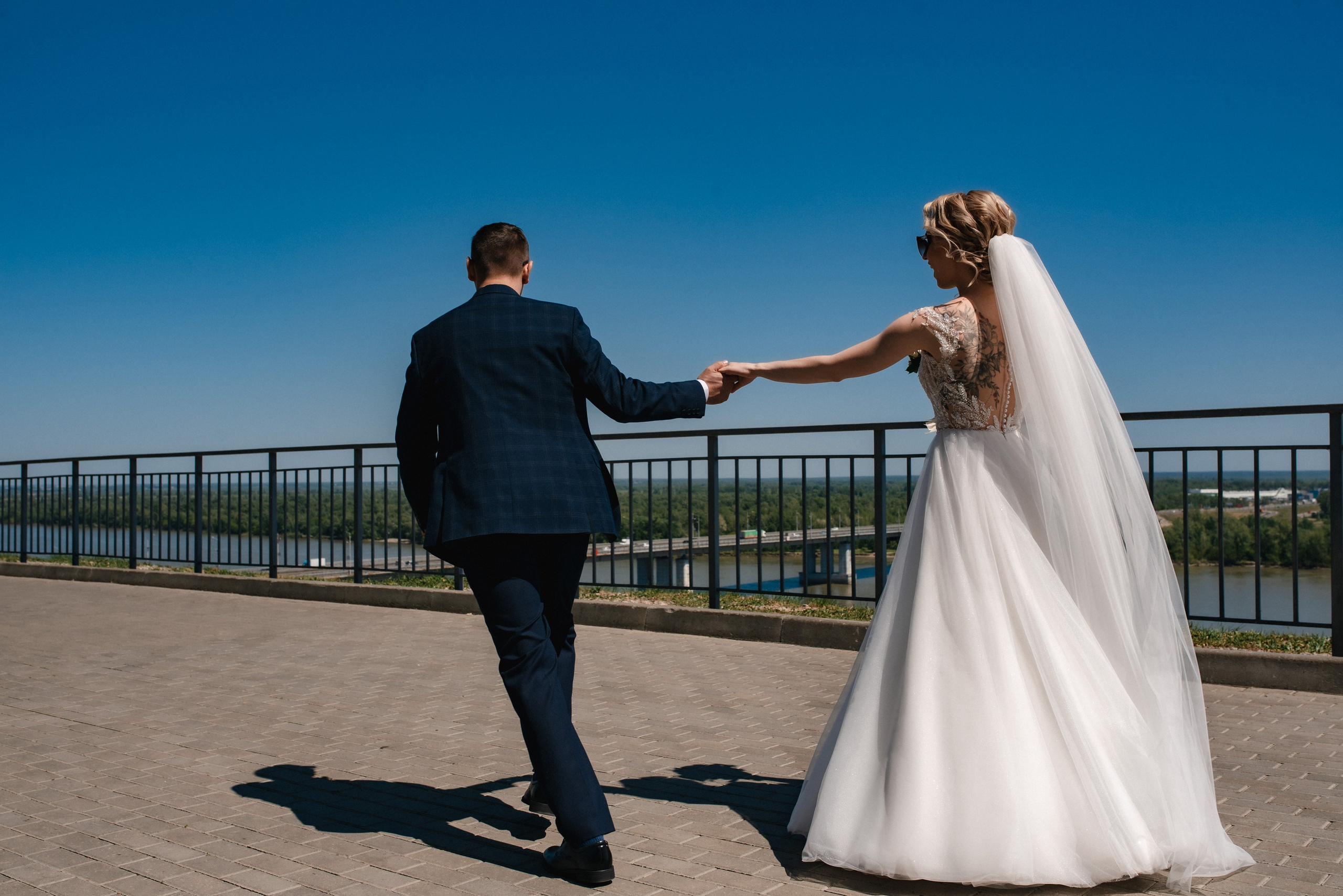 Свадьба в солнечный день в Барнауле. Сергей Богомолов. Свадебный и семейный фотограф