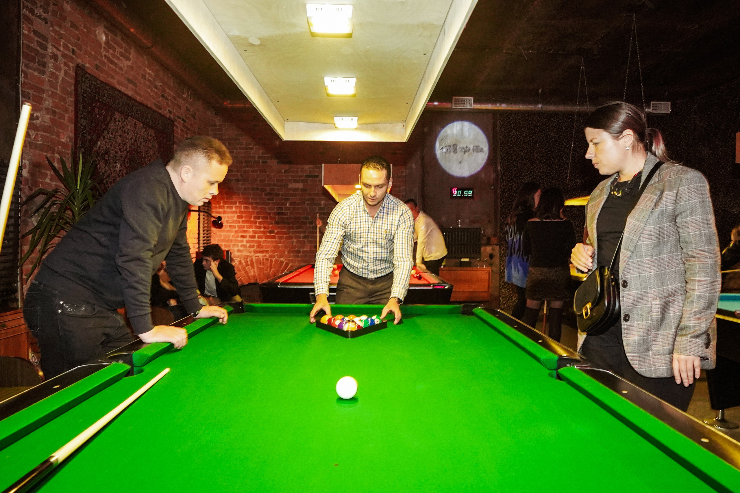 Бильярдная. ОЧЕНЬ ПЛОХОЙ ФОТОГРАФ