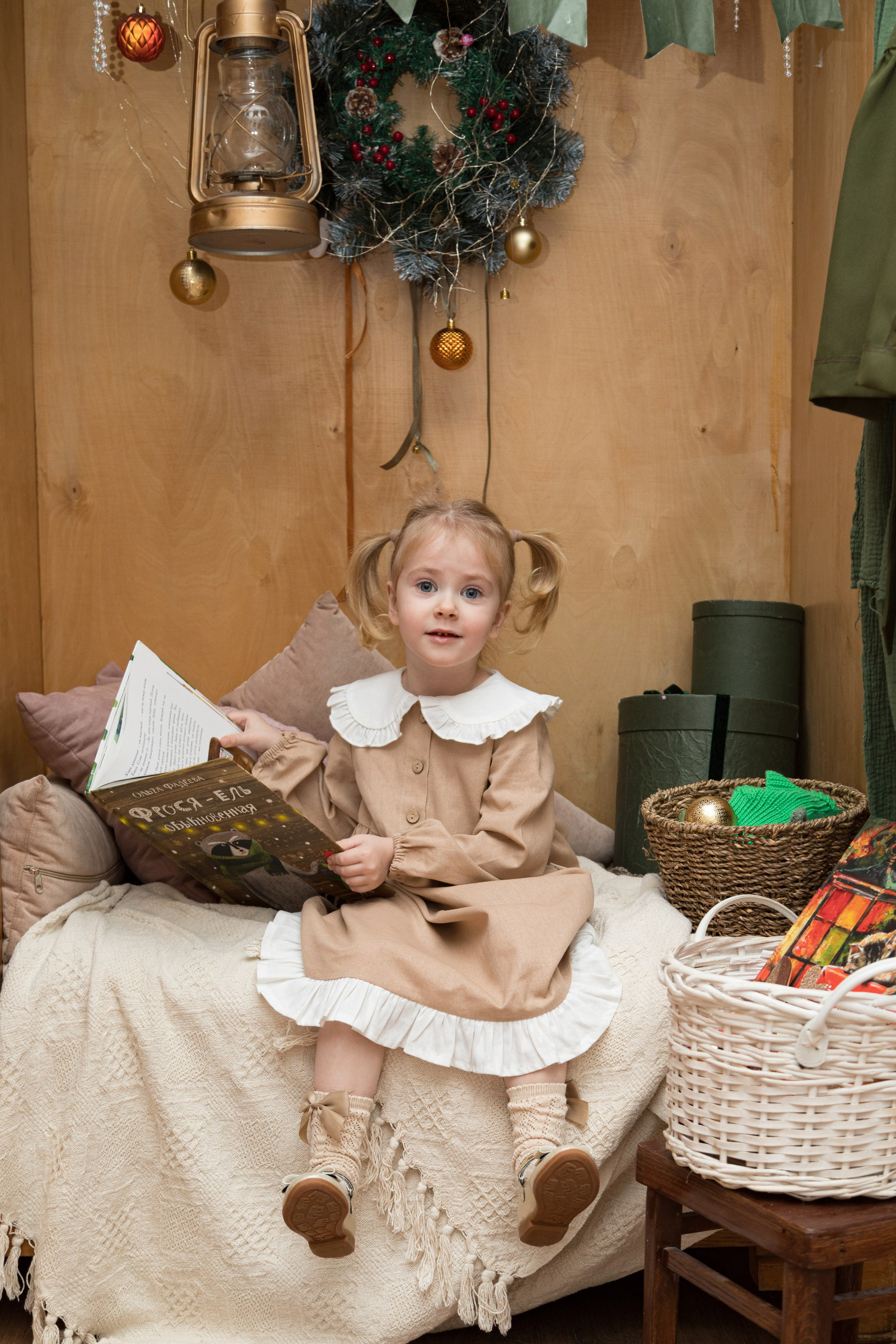 Семейная новогодняя студийная фотосессия. Детский и контент фотограф Надя Волкова Санкт-Петербург